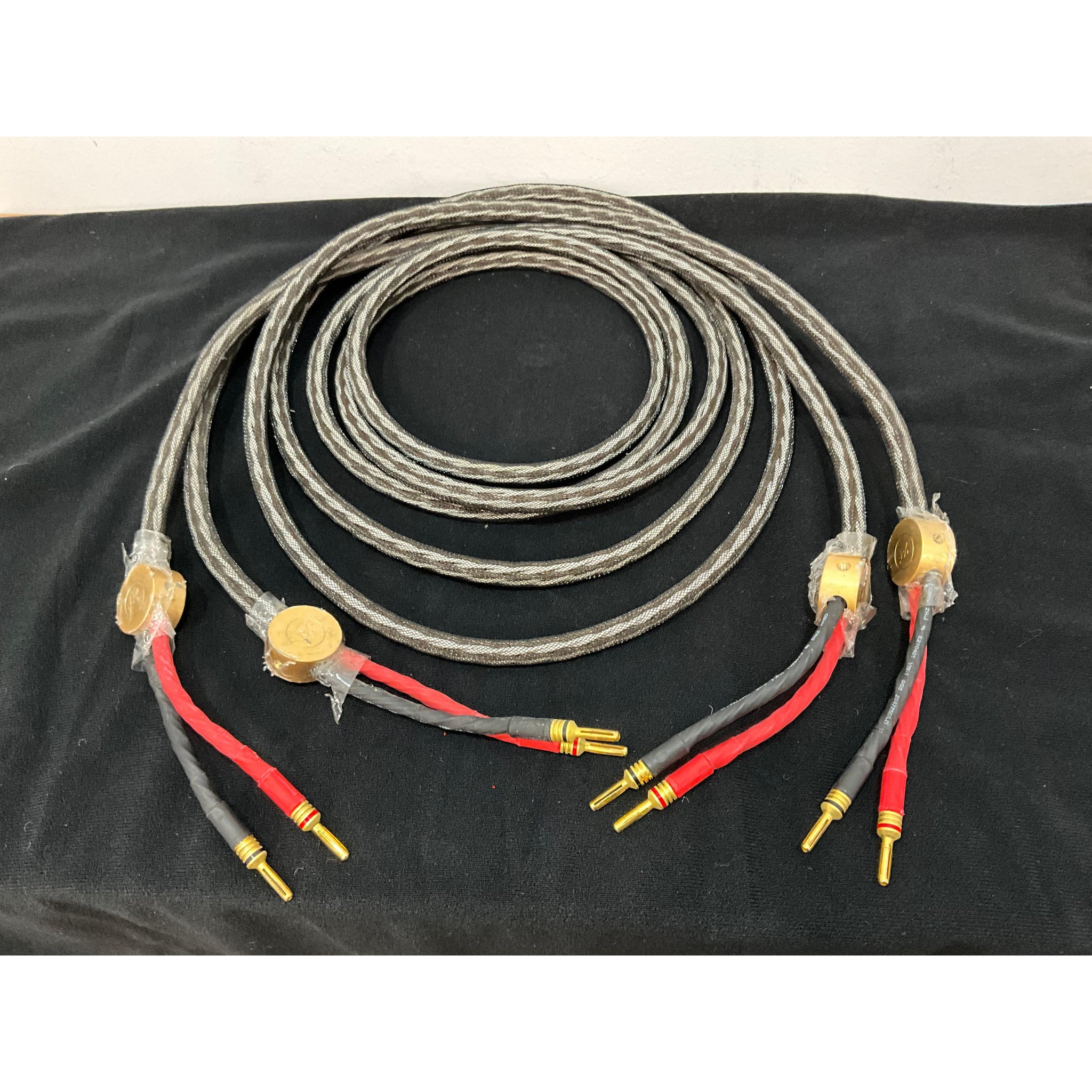 3 Metre Speaker cables with banana plugs Unknown brand, pre loved