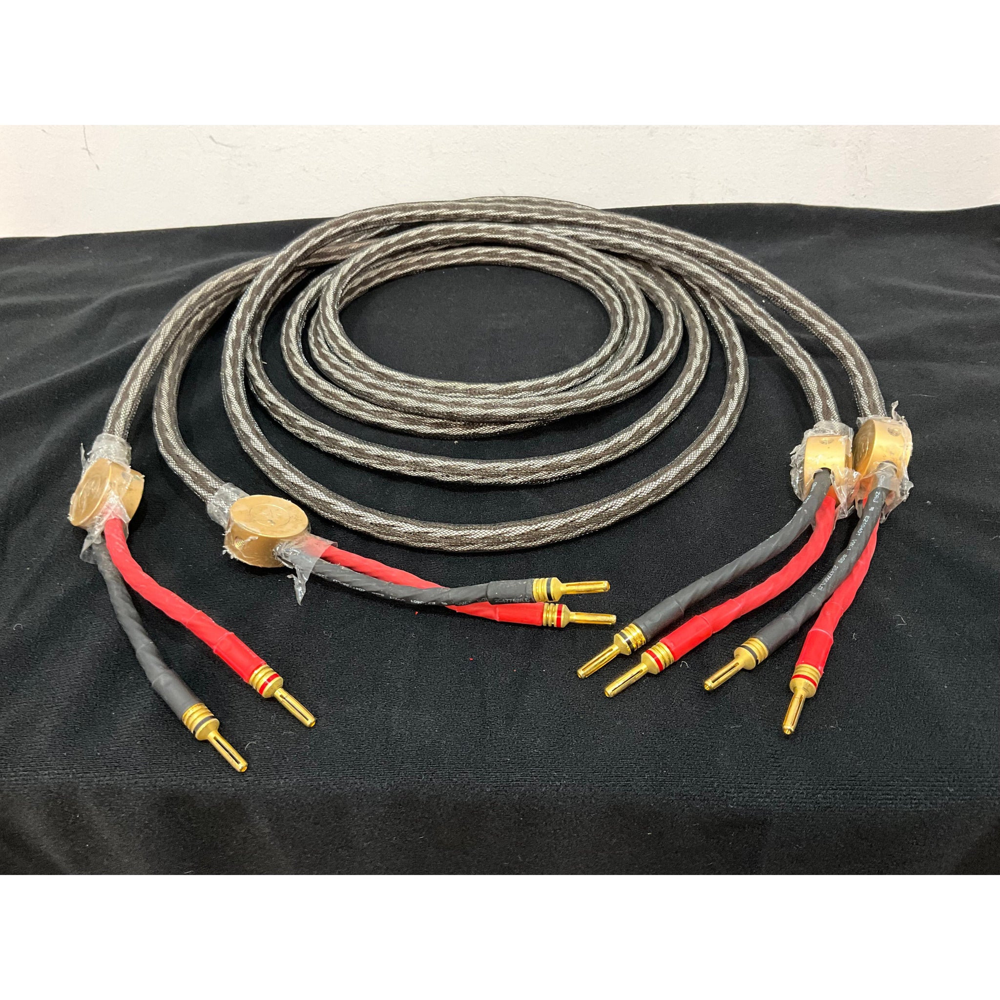 3 Metre Speaker cables with banana plugs Unknown brand, pre loved