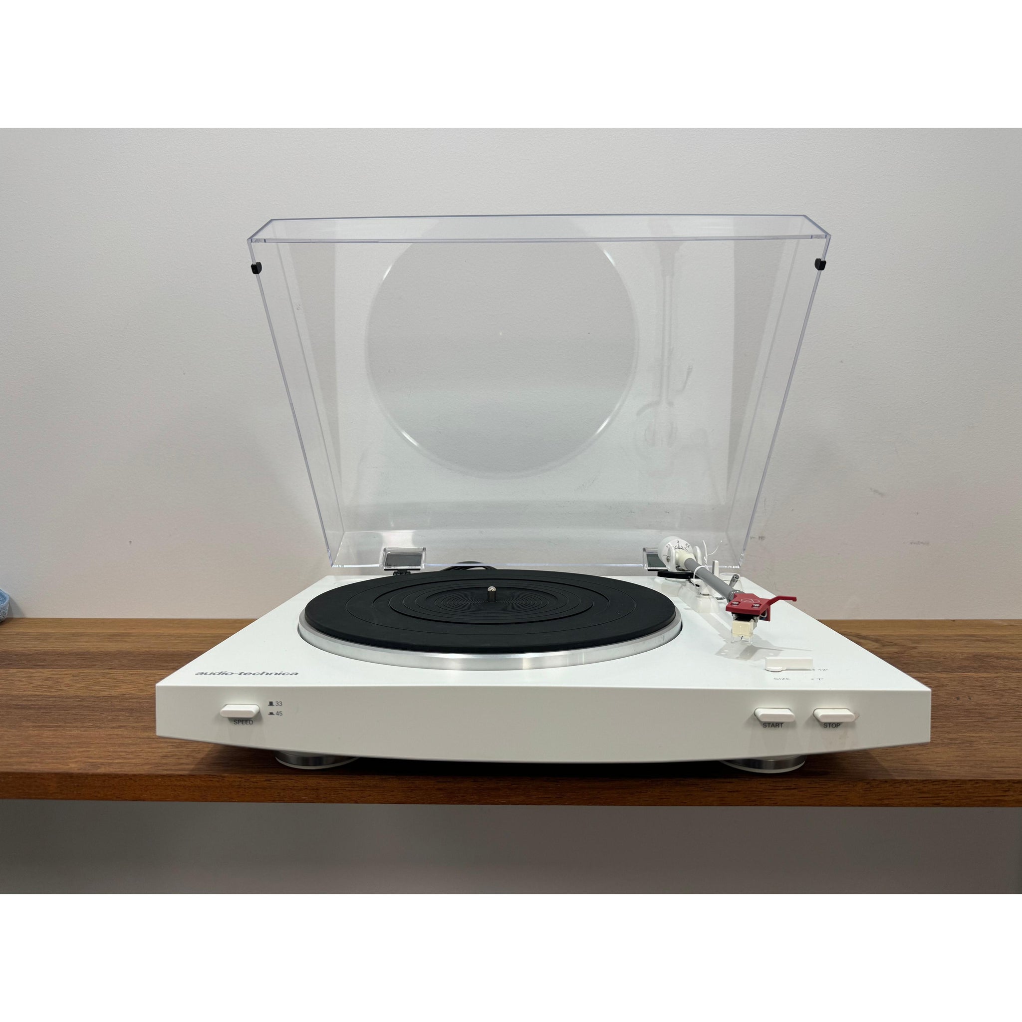 AUDIO TECHNICA LP3 TURNTABLE - Pre Loved white