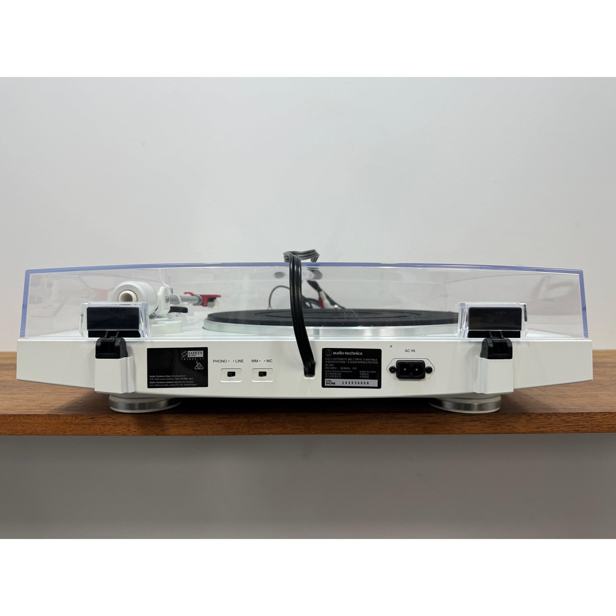 AUDIO TECHNICA LP3 TURNTABLE - Pre Loved white