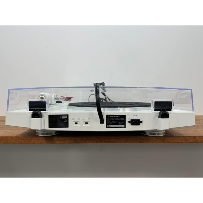 AUDIO TECHNICA LP3 TURNTABLE - Pre Loved white