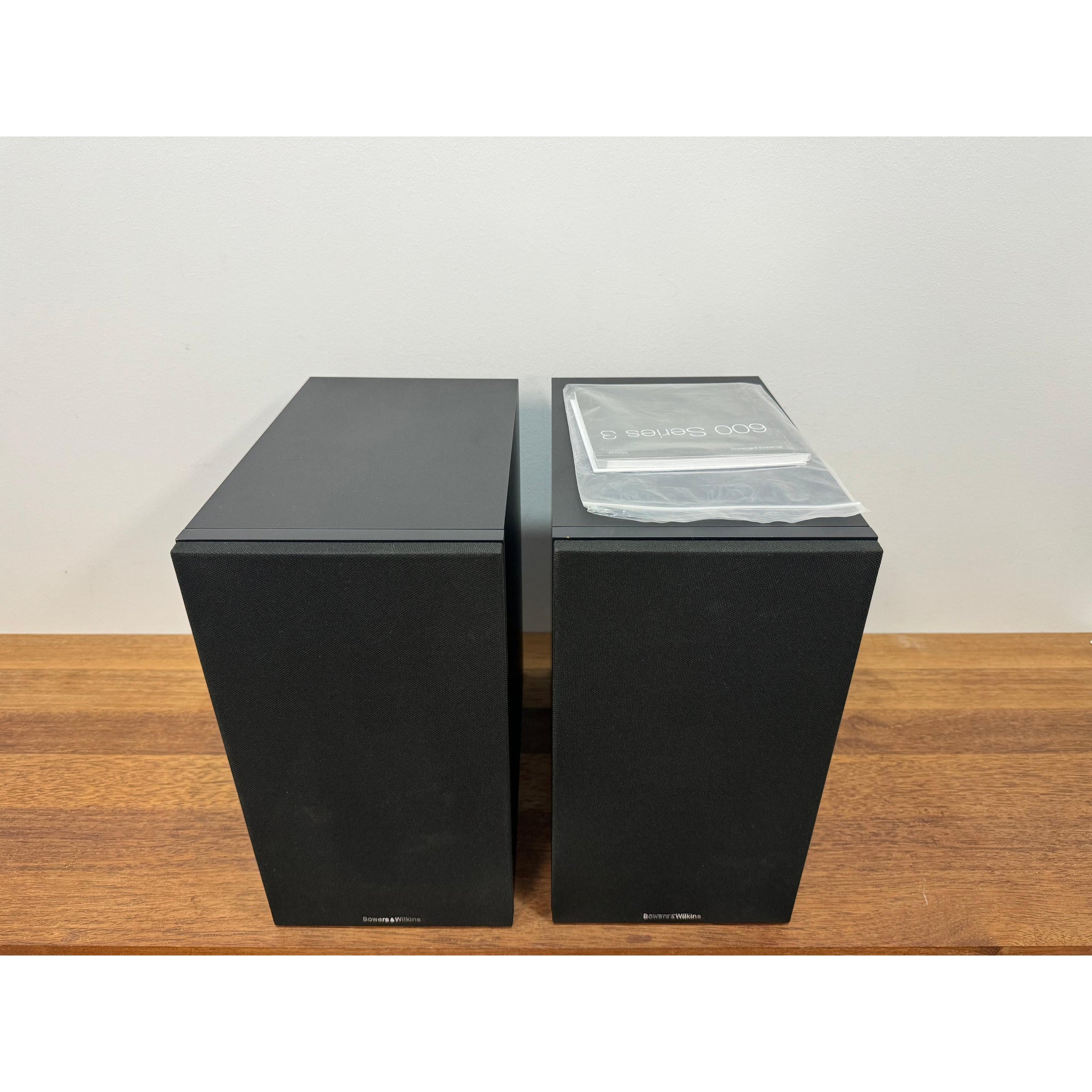 Bowers & Wilkins 606 bookshelf speakers - Pre Loved
