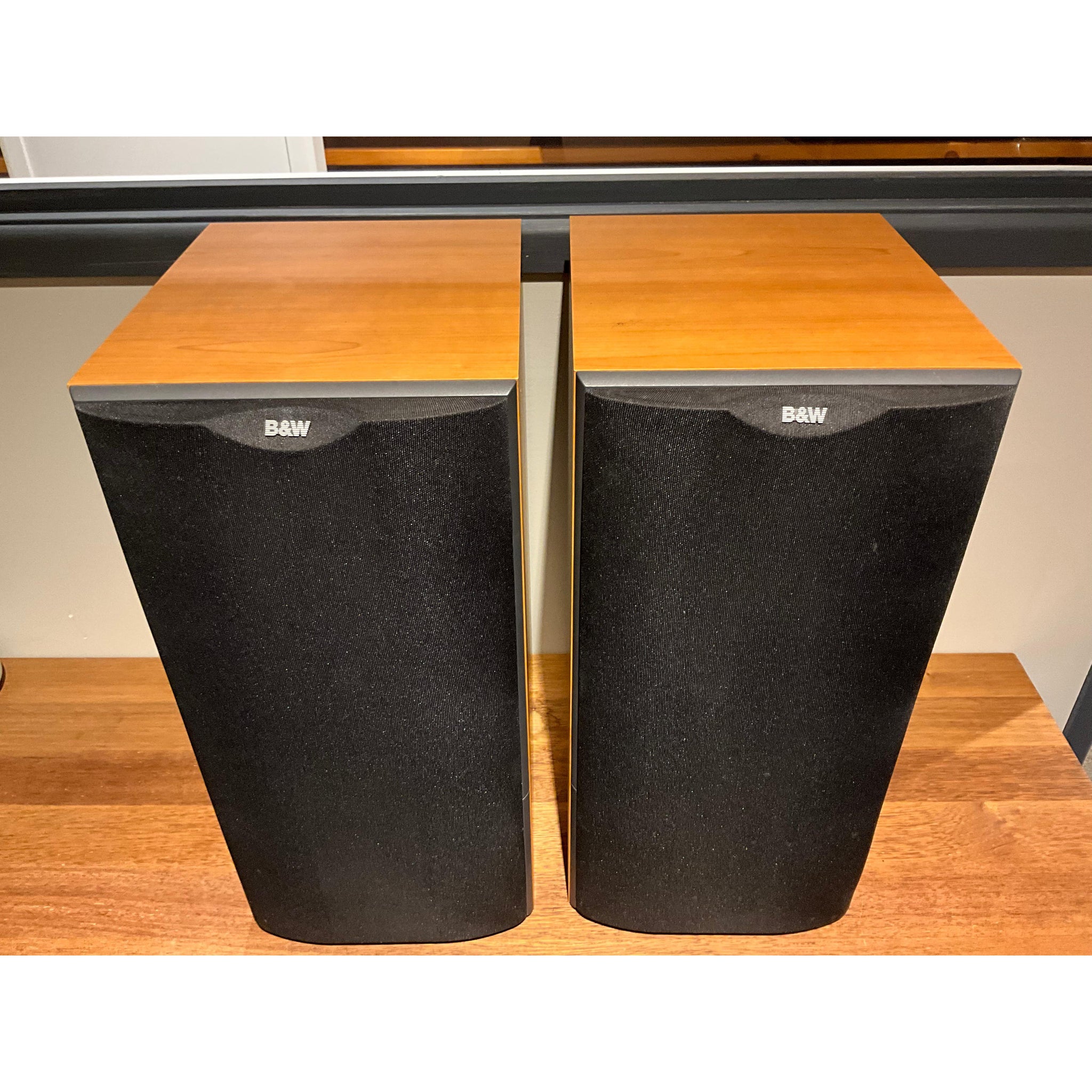Bowers & Wilkins DM 602 S2 Bookshelf speakers in Cherry finish, Pre loved
