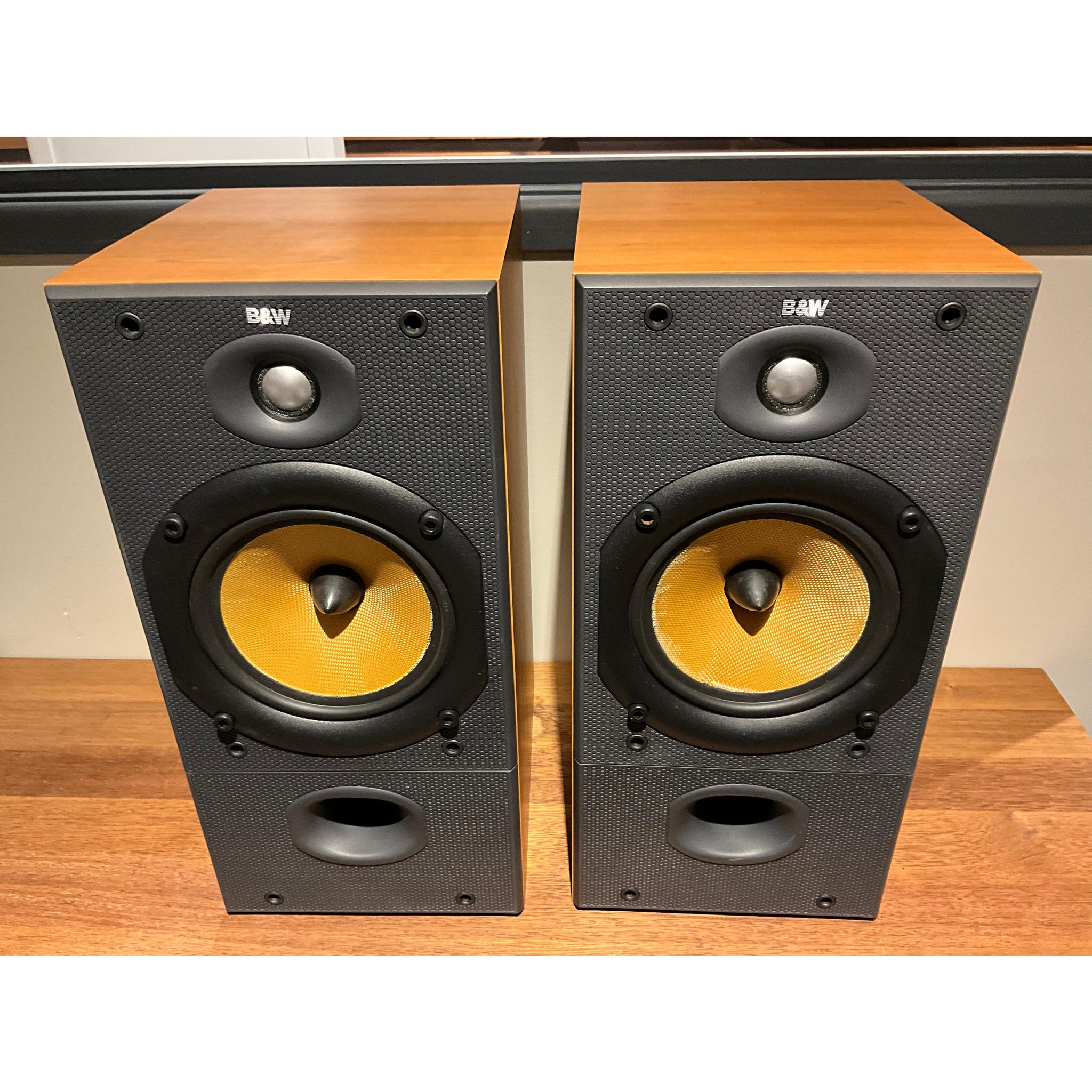 Bowers & Wilkins DM 602 S2 Bookshelf speakers in Cherry finish, Pre loved
