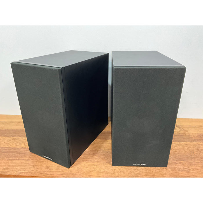 Bowers and Wilkins 606 series 3 bookshelf speakers black, pre loved