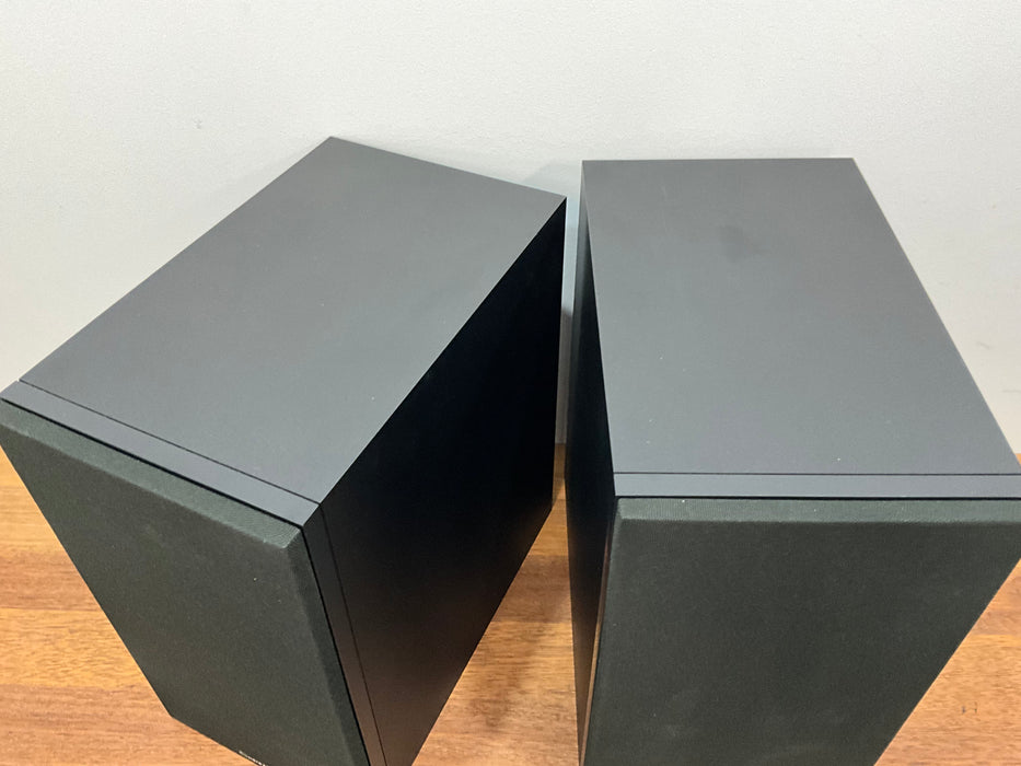 Bowers and Wilkins 606 series 3 bookshelf speakers black, pre loved