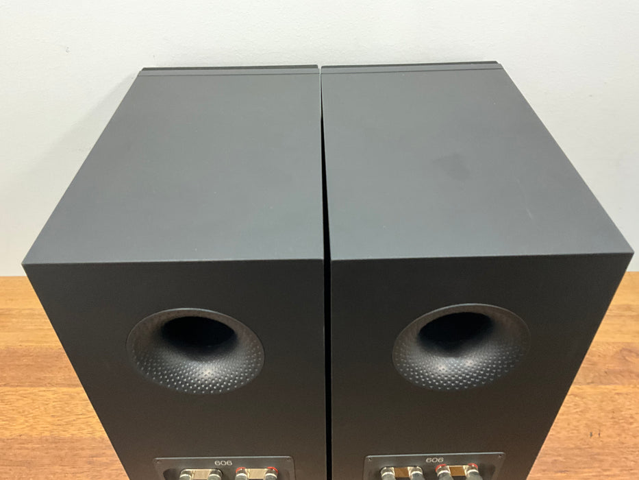Bowers and Wilkins 606 series 3 bookshelf speakers black, pre loved