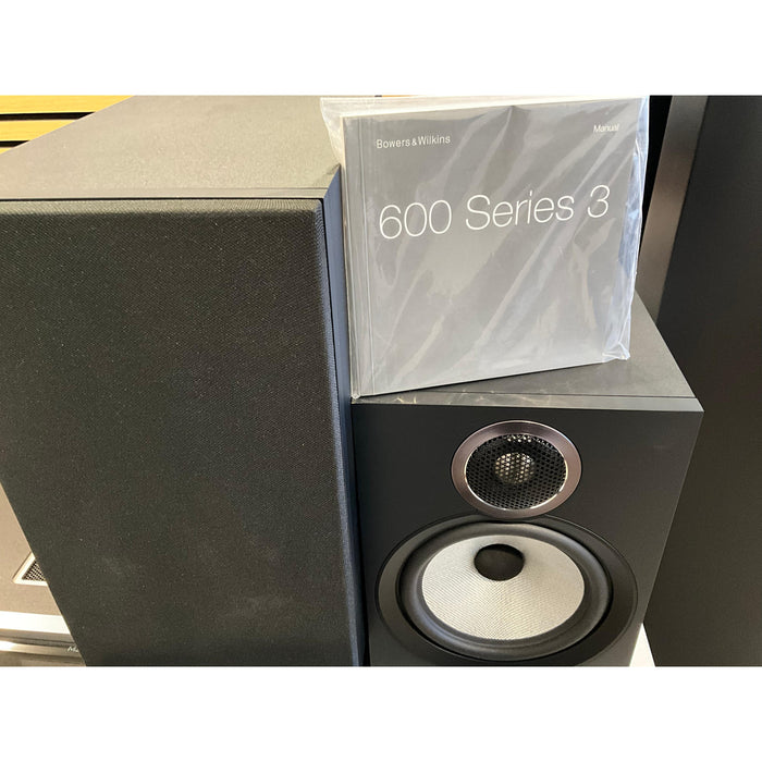 Bowers and Wilkins 606 series 3 bookshelf speakers black, pre loved