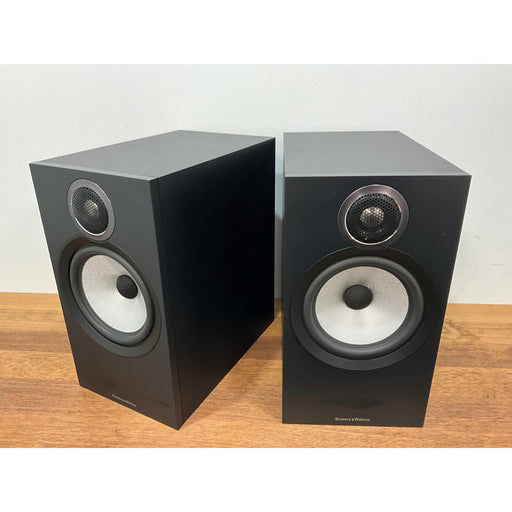 Bowers and Wilkins 606 series 3 bookshelf speakers black, pre loved