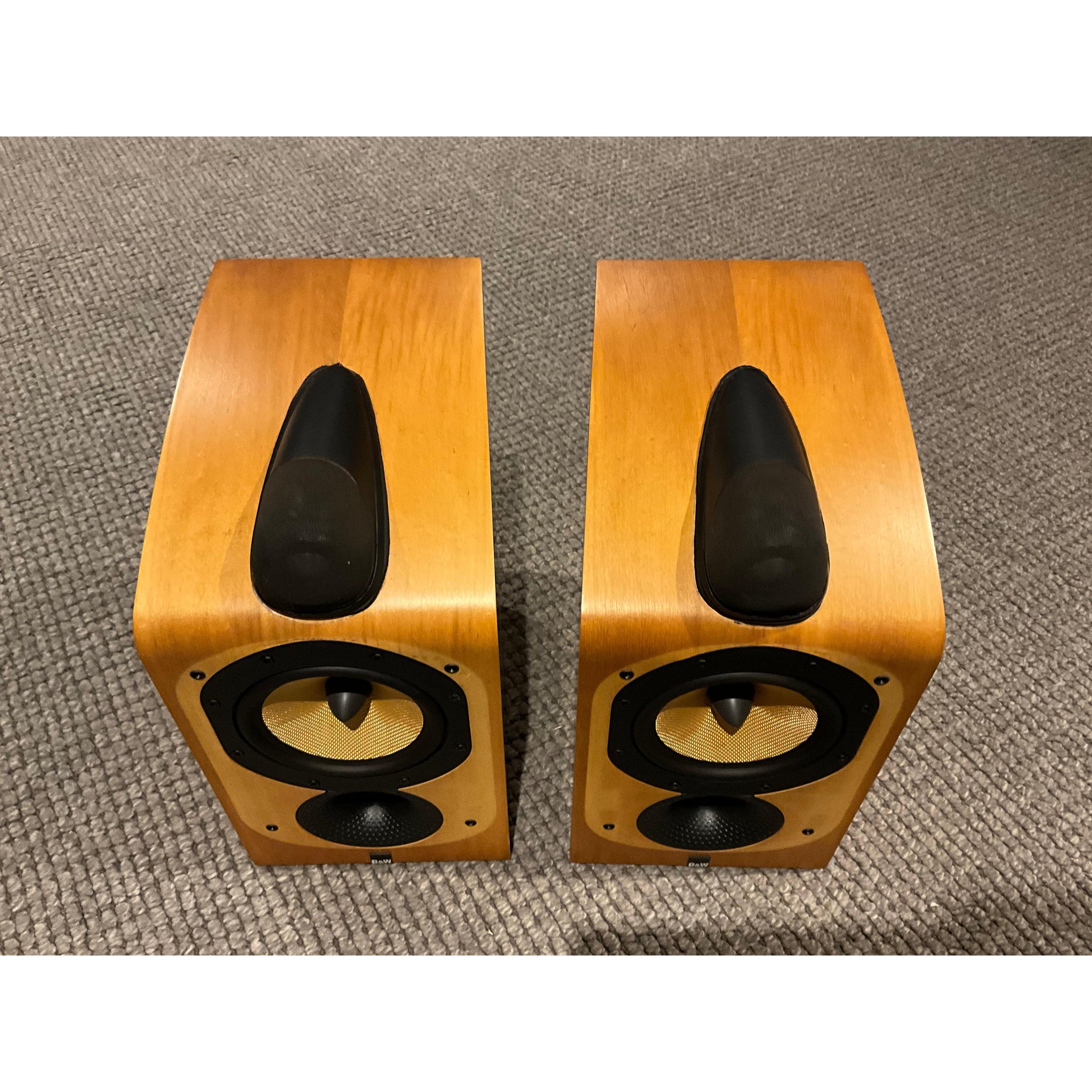 Bowers and Wilkins 705 bookshelf speakers, wood finish, Pre Loved