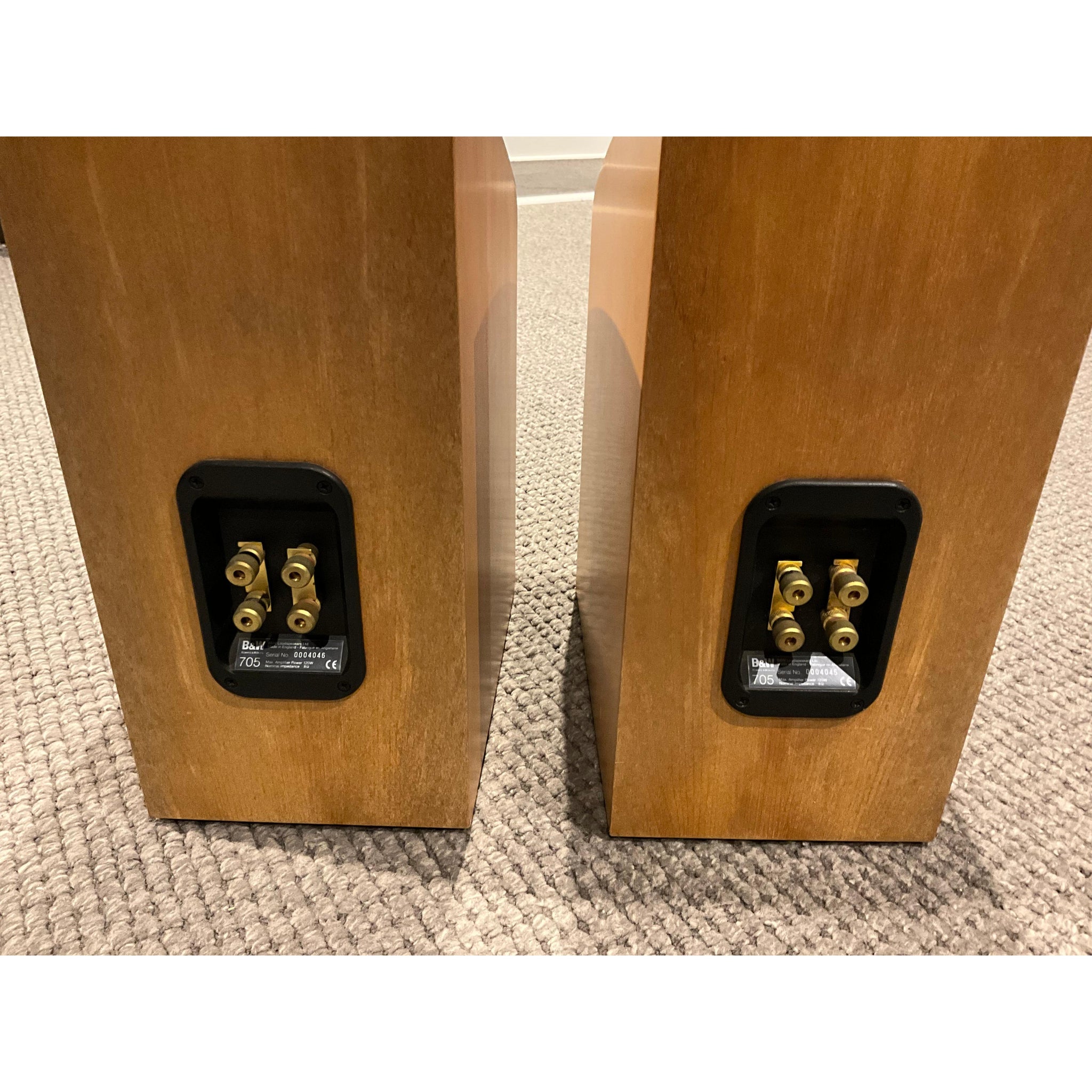Bowers and Wilkins 705 bookshelf speakers, wood finish, Pre Loved
