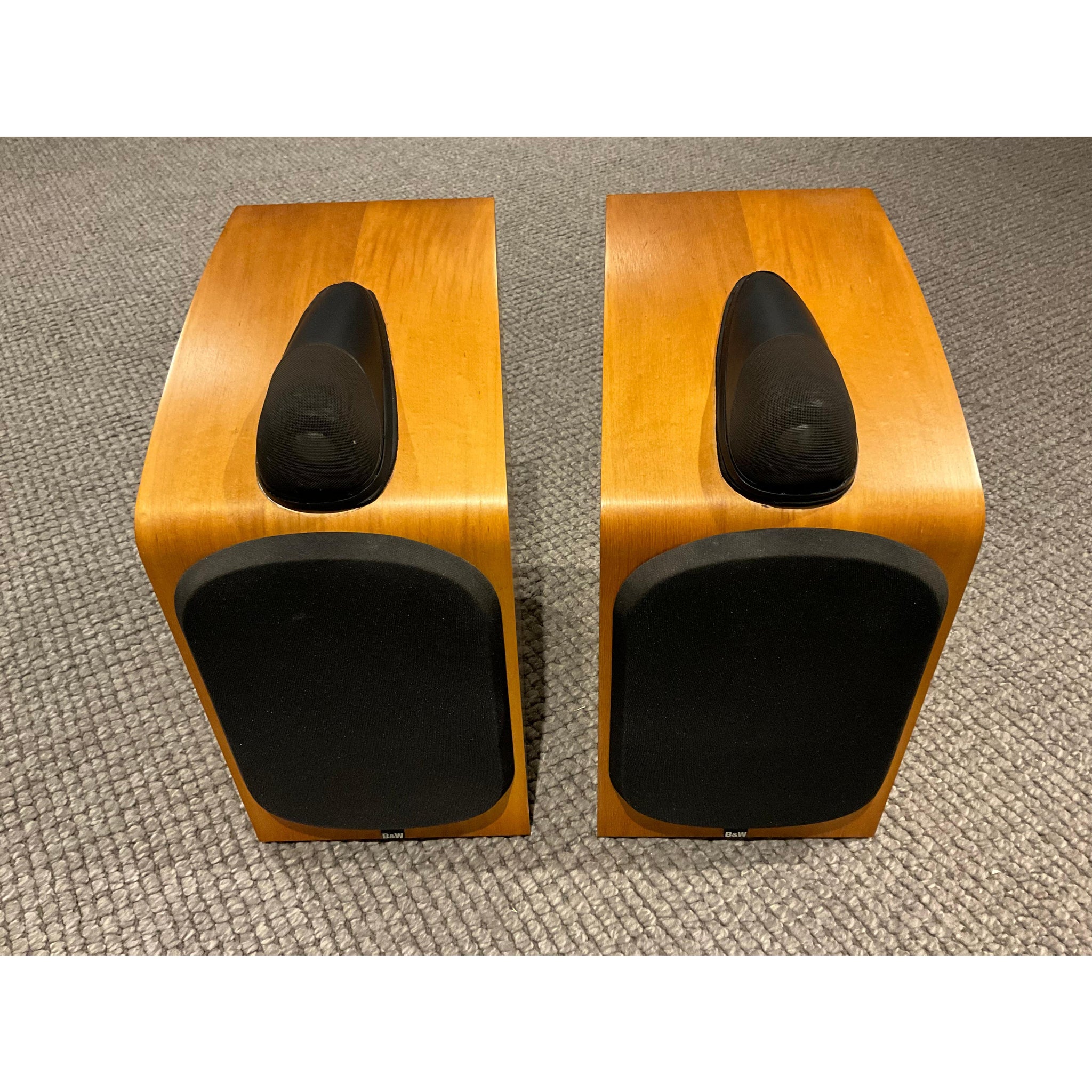 Bowers and Wilkins 705 bookshelf speakers, wood finish, Pre Loved