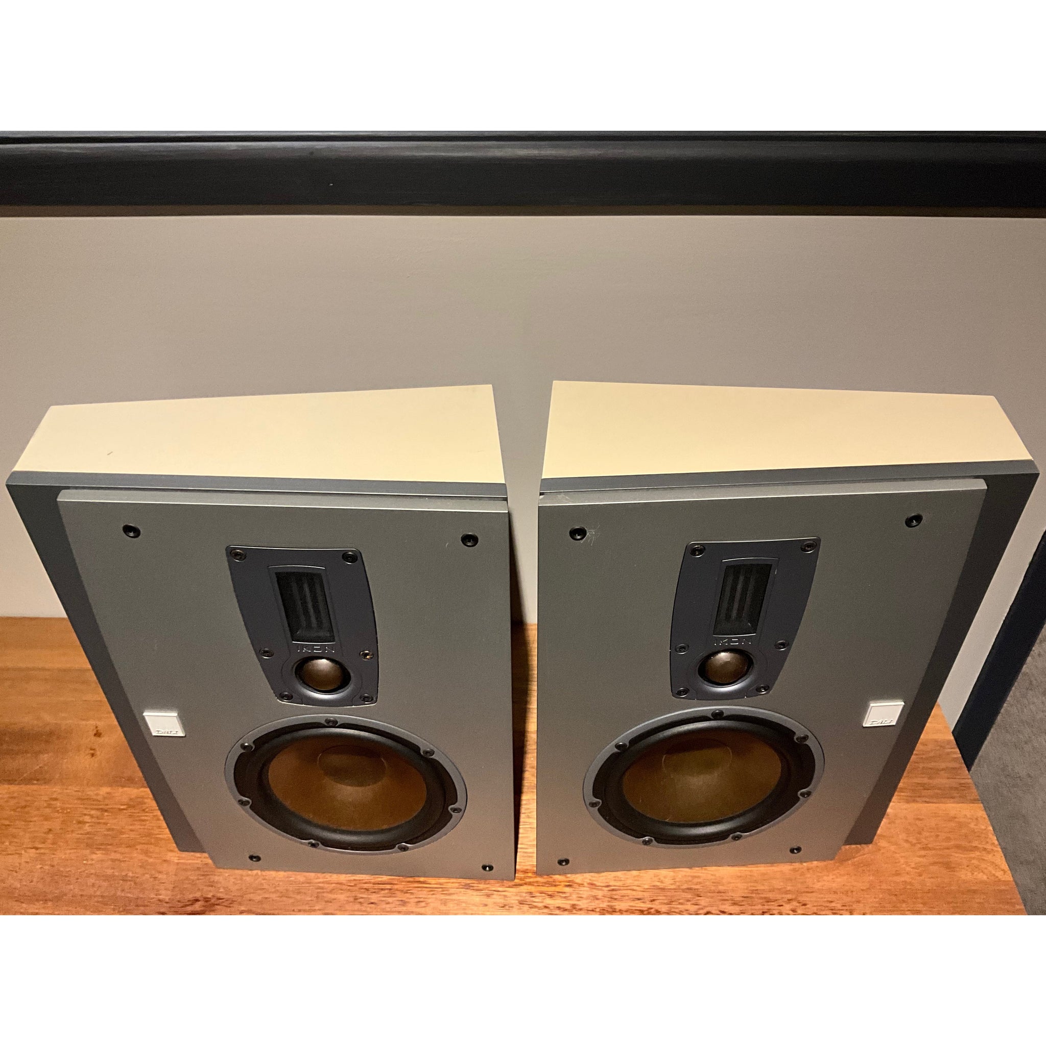 Dali Ikon high end on wall bookshelf speaker pair, Danish made slimline. Pre Loved