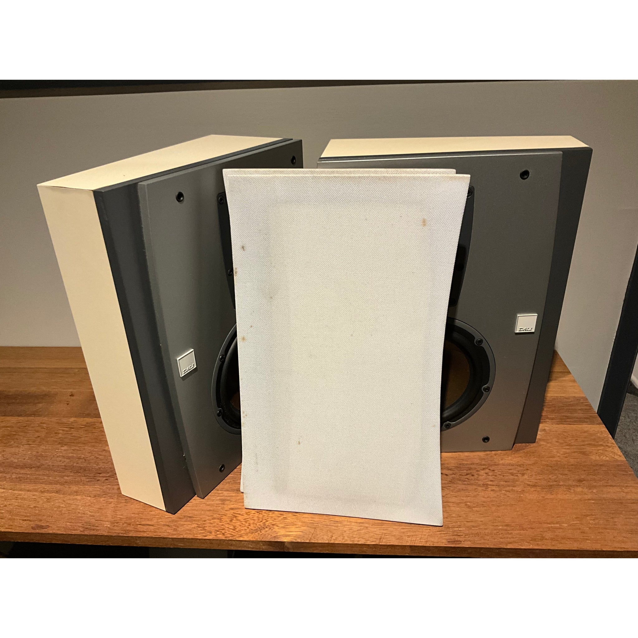 Dali Ikon high end on wall bookshelf speaker pair, Danish made slimline. Pre Loved