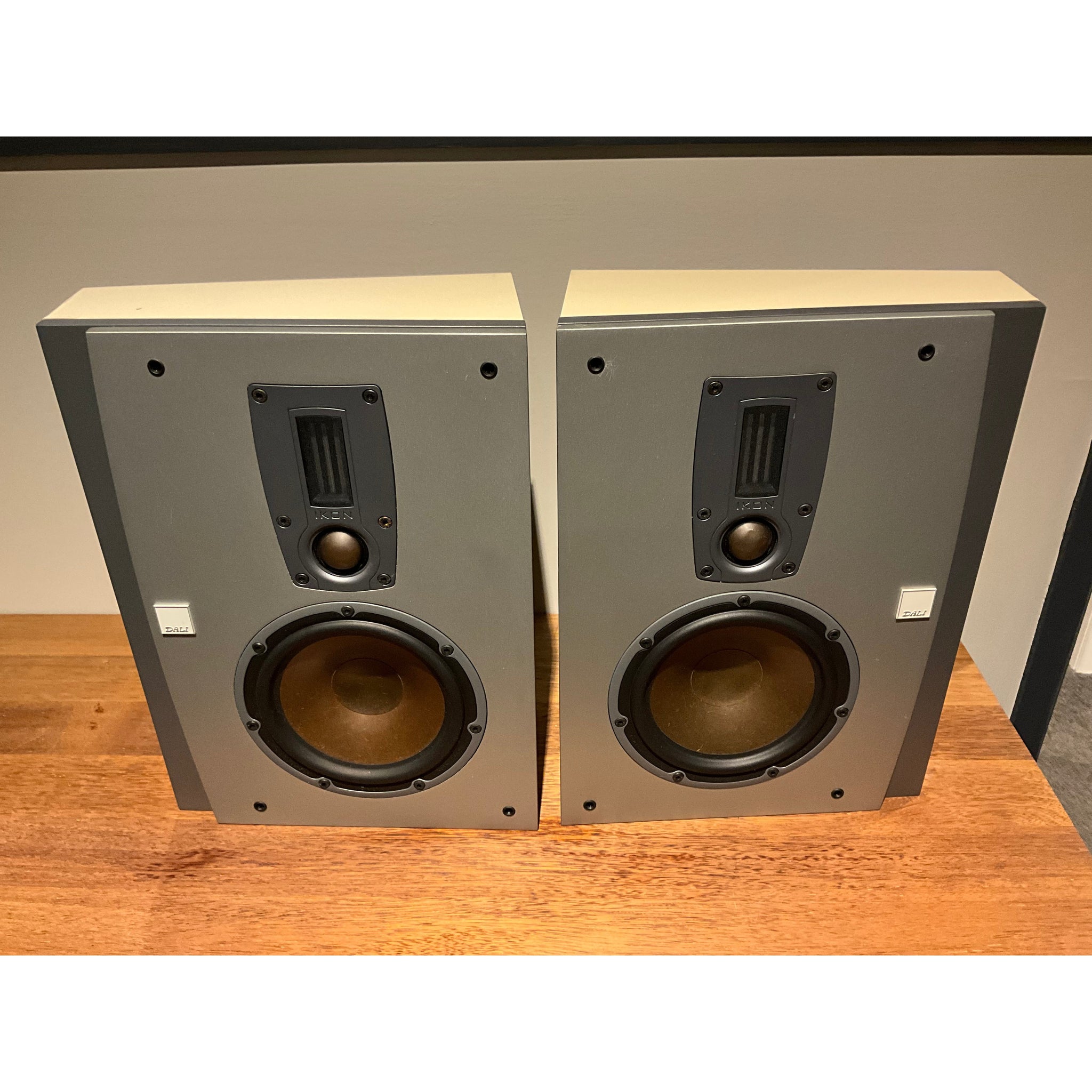 Dali Ikon high end on wall bookshelf speaker pair, Danish made slimline. Pre Loved