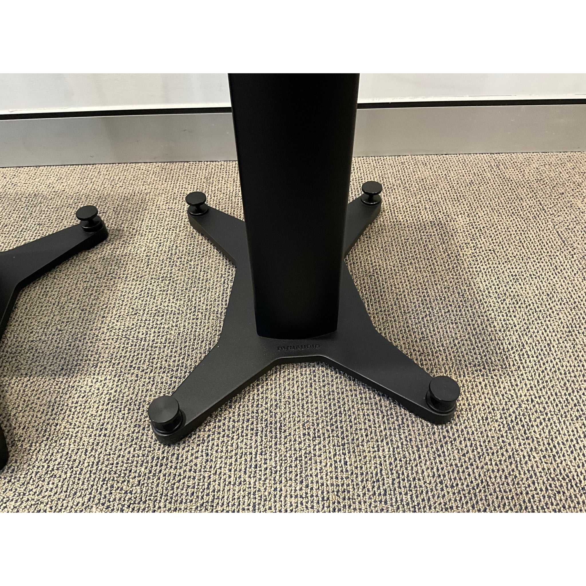 Dynaudio Special 40 Bookself speakers with matching stand 20 dyn stands, pre loved