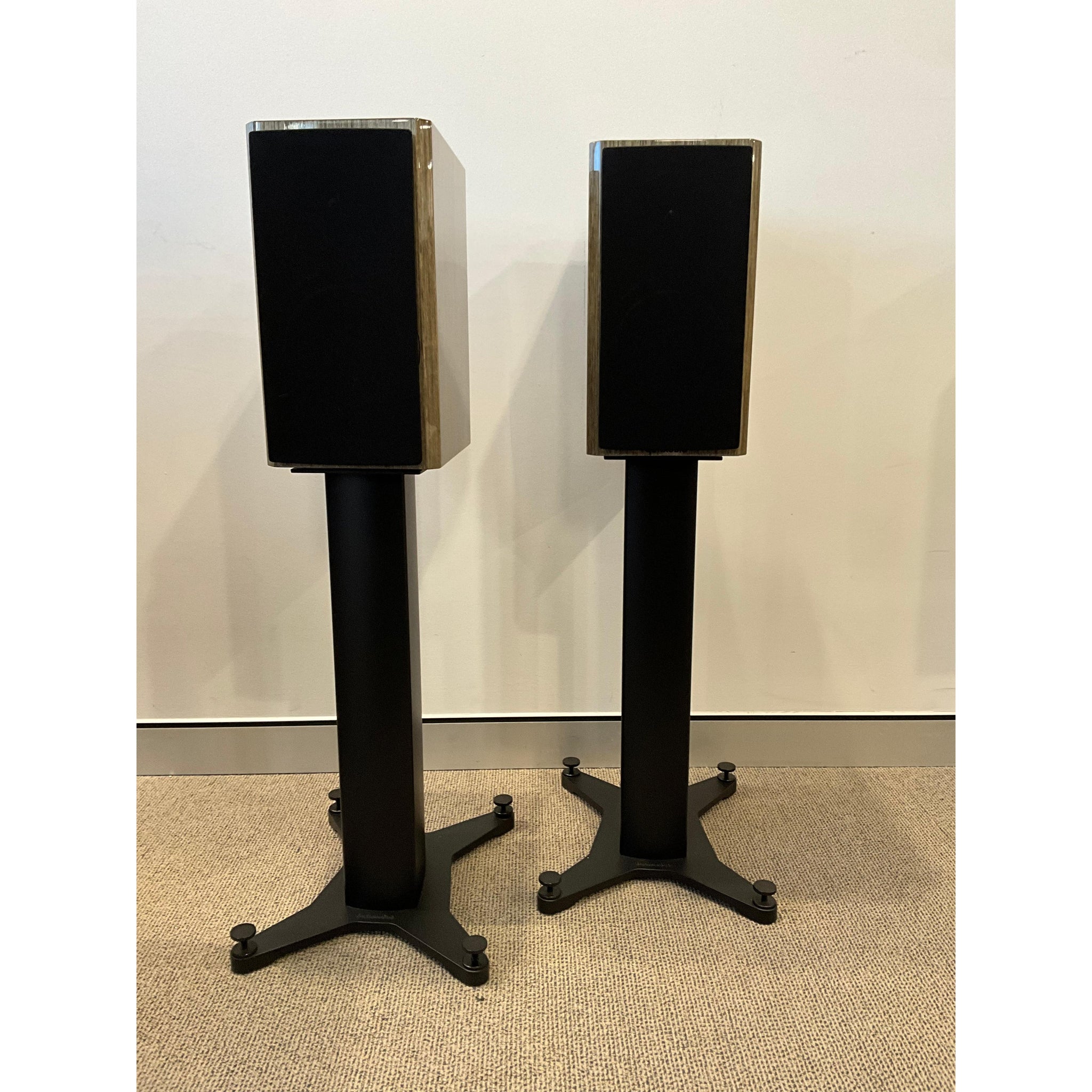 Dynaudio Special 40 Bookself speakers with matching stand 20 dyn stands, pre loved