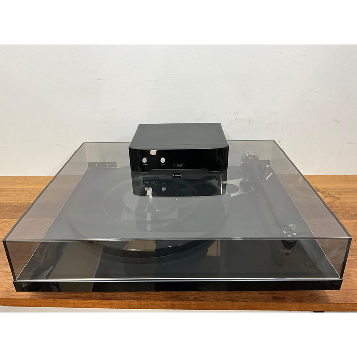 Rega Planar P6 Turntable fitted with Ania MC cartridge, as new, Pre Loved