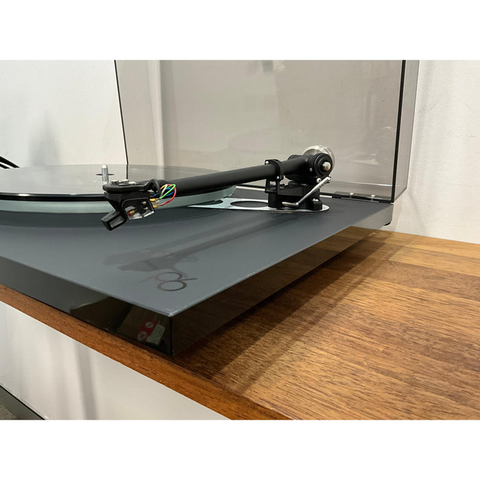 Rega Planar P6 Turntable fitted with Ania MC cartridge, as new, Pre Loved