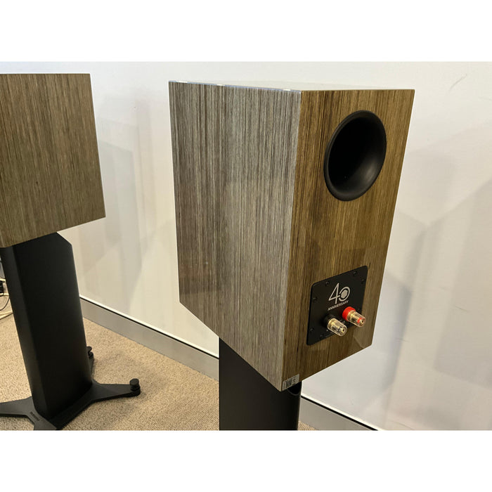 Dynaudio Special 40 Bookself speakers with matching stand 20 dyn stands, pre loved