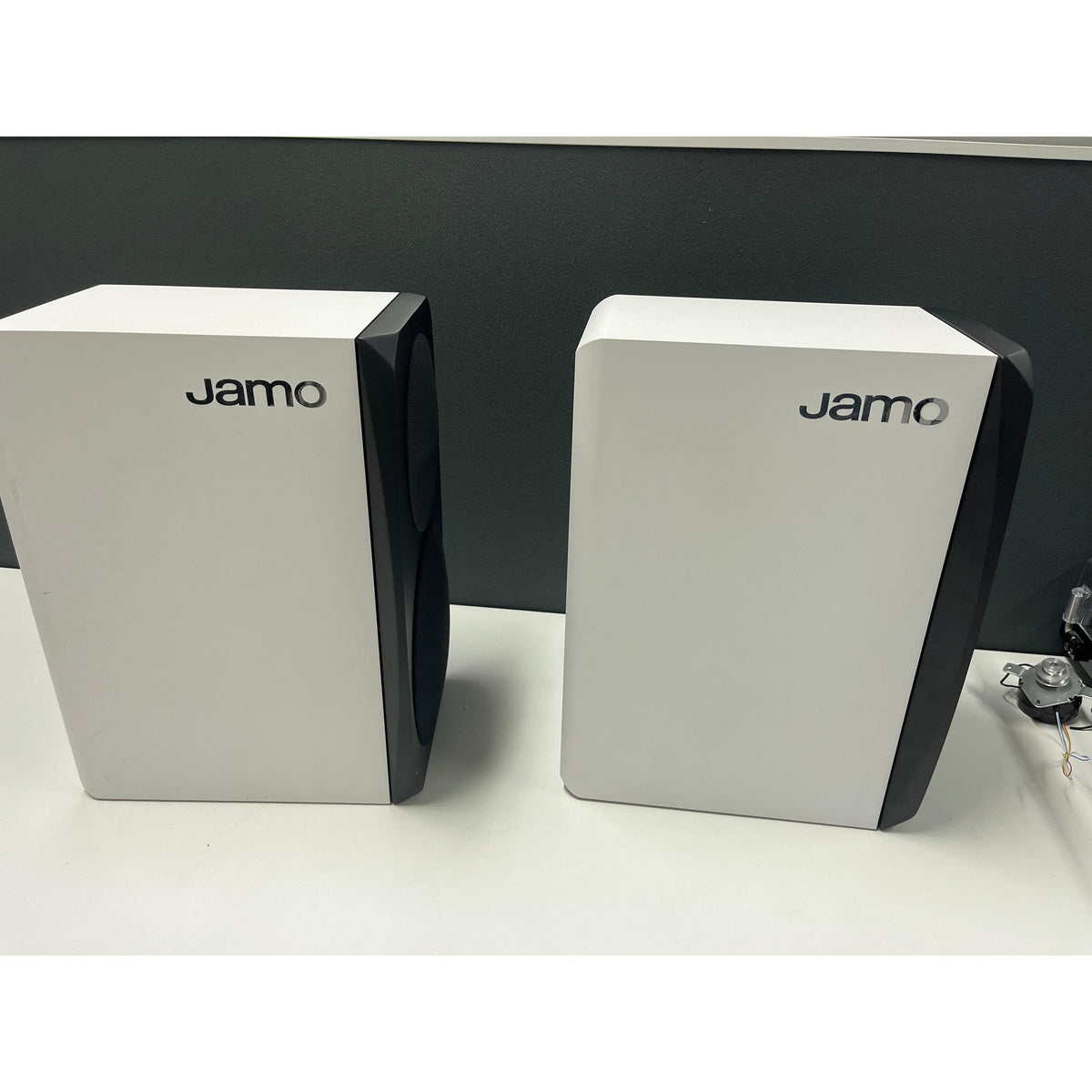 Jamo C93 Bookshelf speakers, White, Pre loved