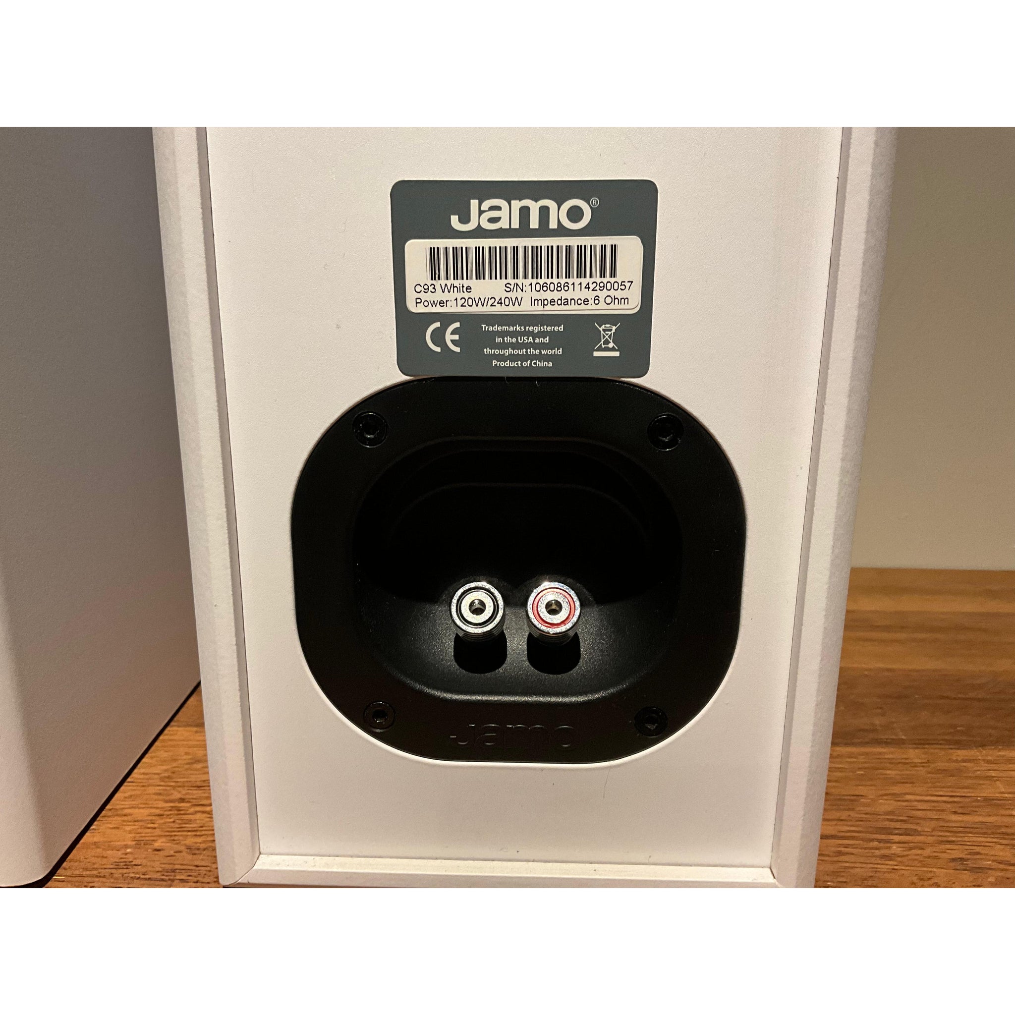 Jamo c93 Bookshelf speakers in white finish, Pre Loved