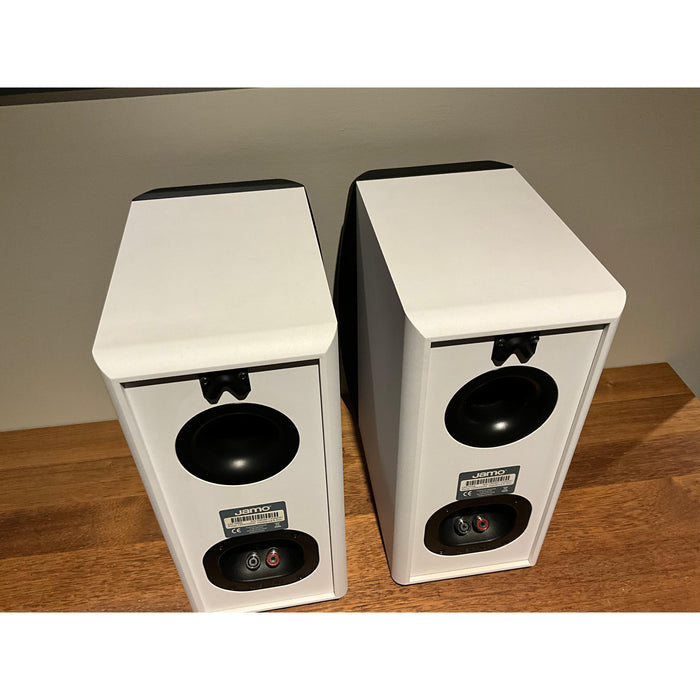 Jamo c93 Bookshelf speakers in white finish, Pre Loved