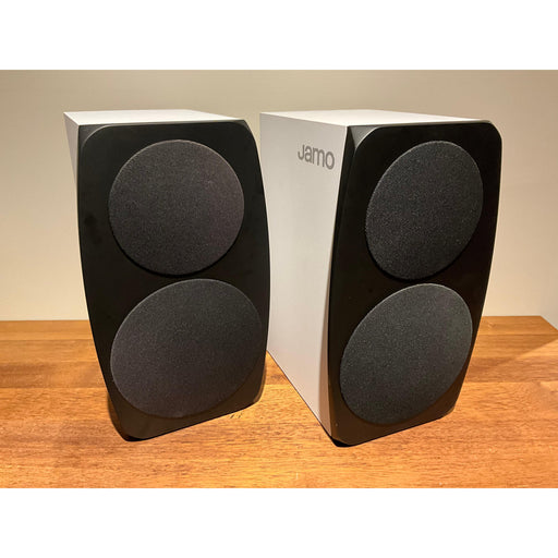 Jamo c93 Bookshelf speakers in white finish, Pre Loved