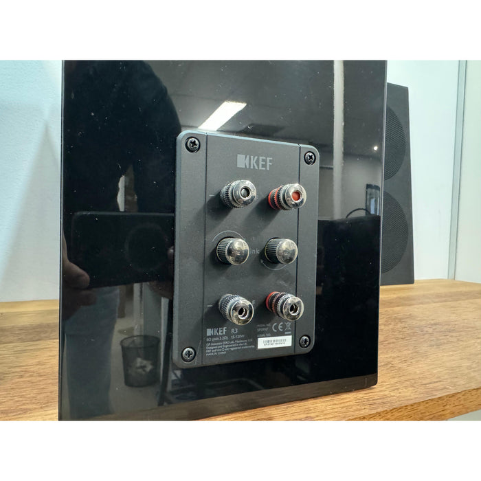 KEF Audio R3 Bookshelf Speakers Black- Pre Loved