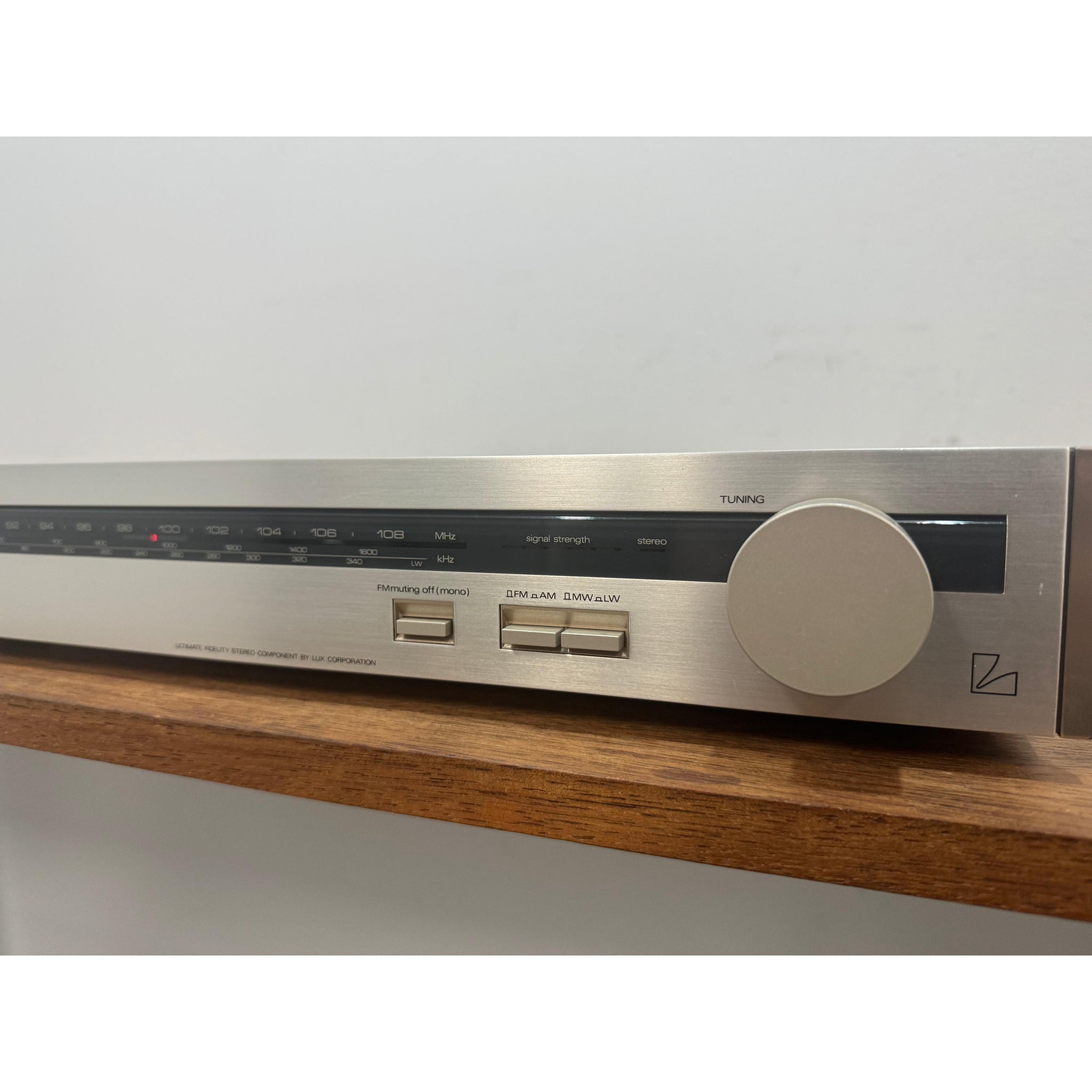 Luxman T-210L AM/FM Stero Tuner - Pre Loved