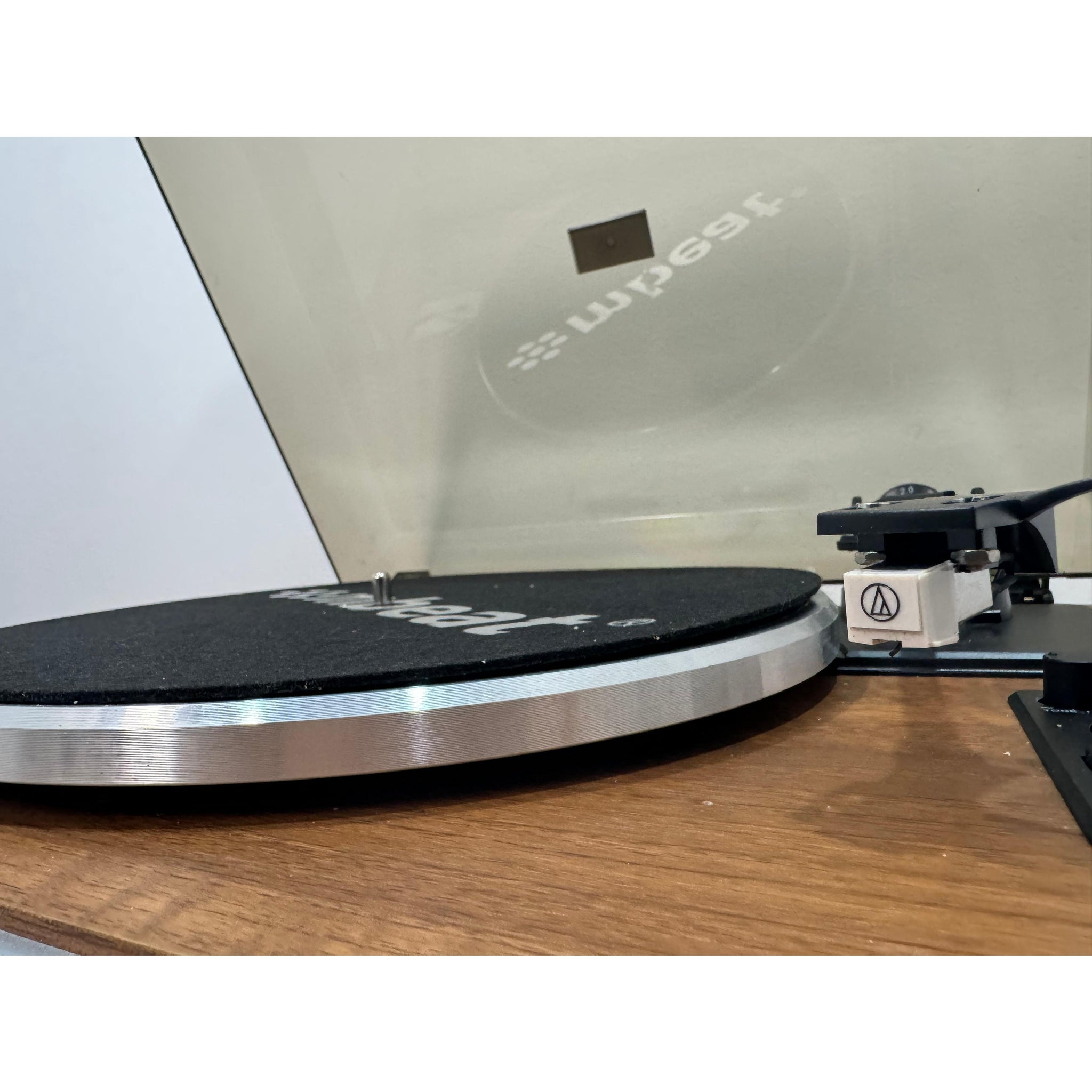 Mbeat Turntable with Bluetooth Speaker - Pre Loved