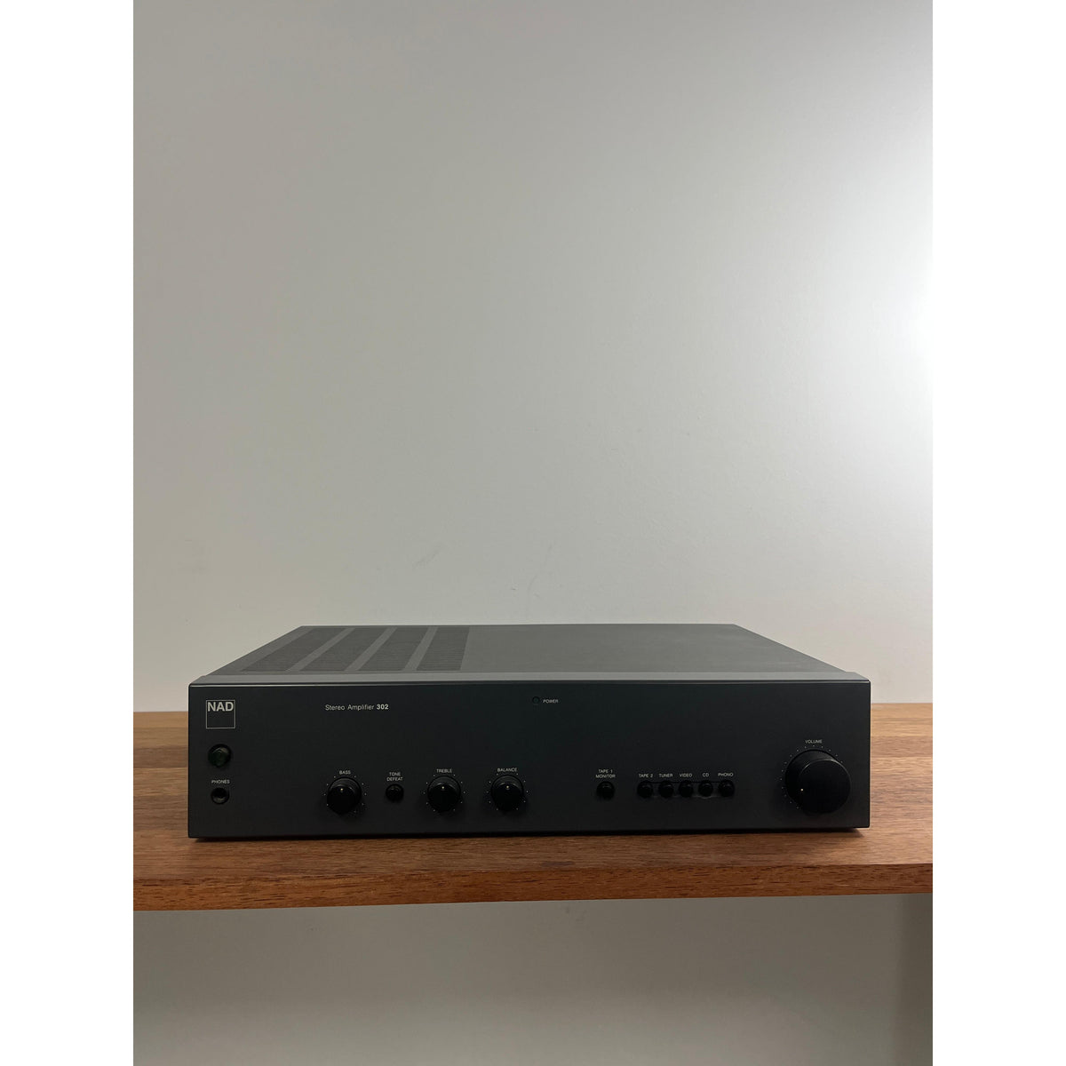 NAD 302 intergrated amplifier - Pre loved