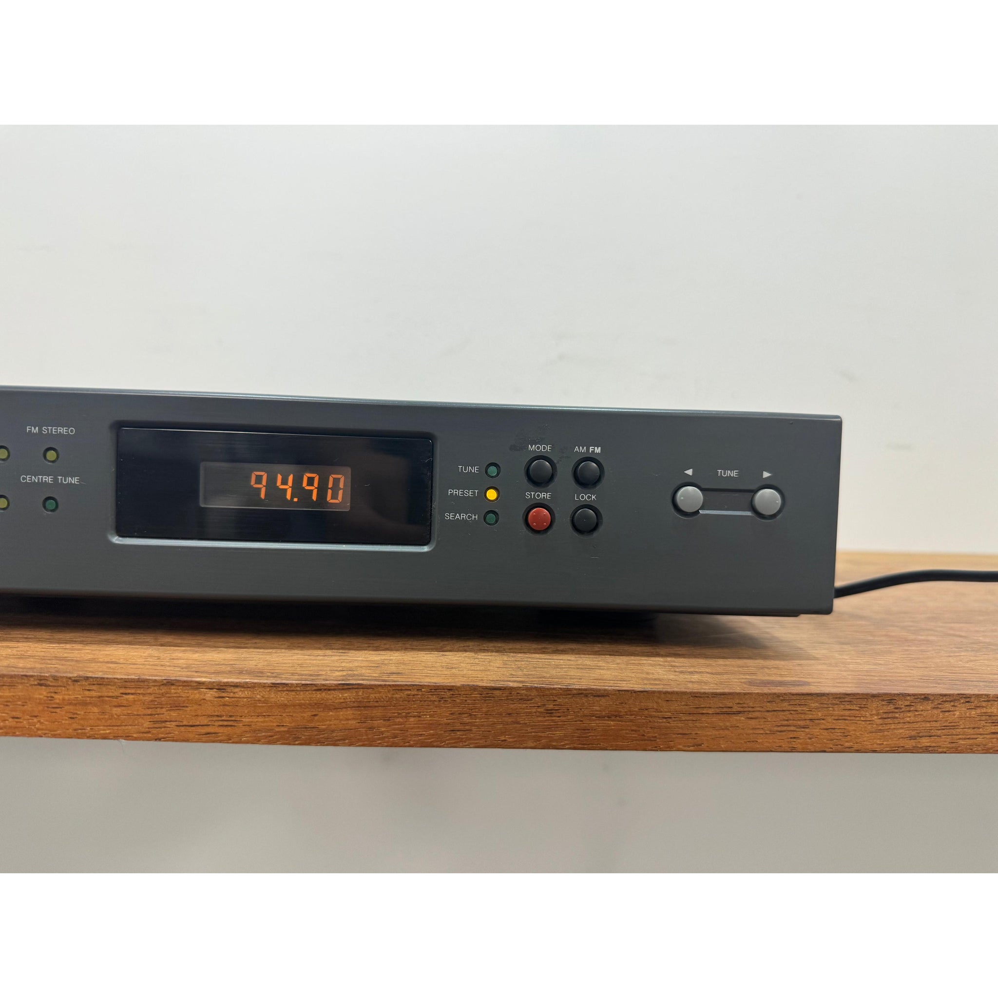 NAD 402 AM/FM Stereo Tuner - Pre Loved