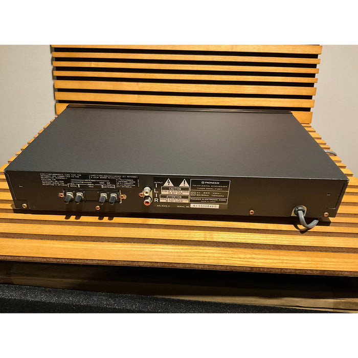 Pioneer f227 am/fm tuner pre loved