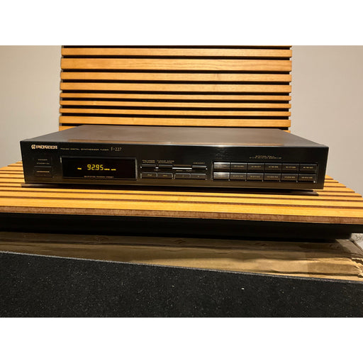 Pioneer f227 am/fm tuner pre loved