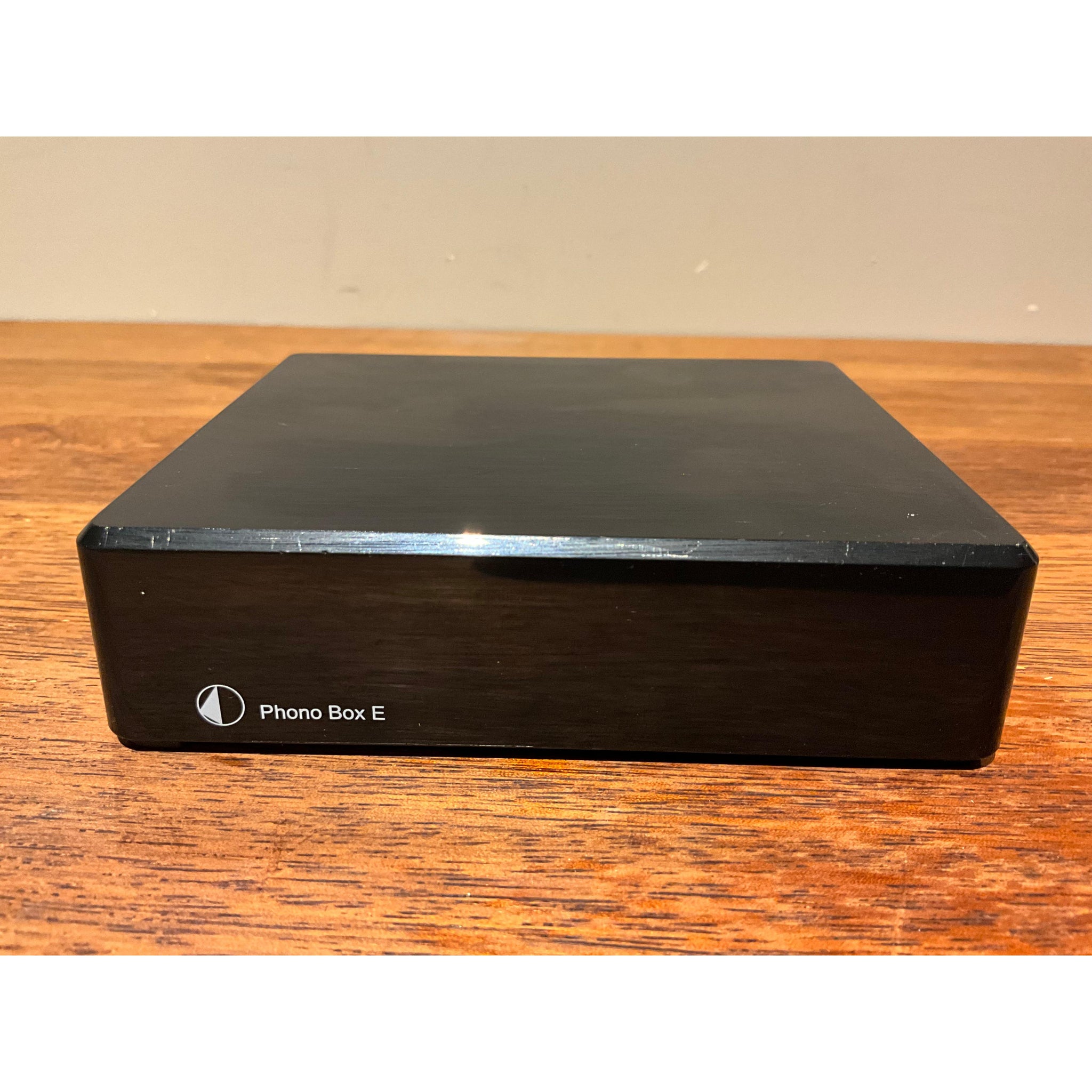 Pro Ject Audio Phono Box E, Black gloss phono pre amp stage, Pre Loved