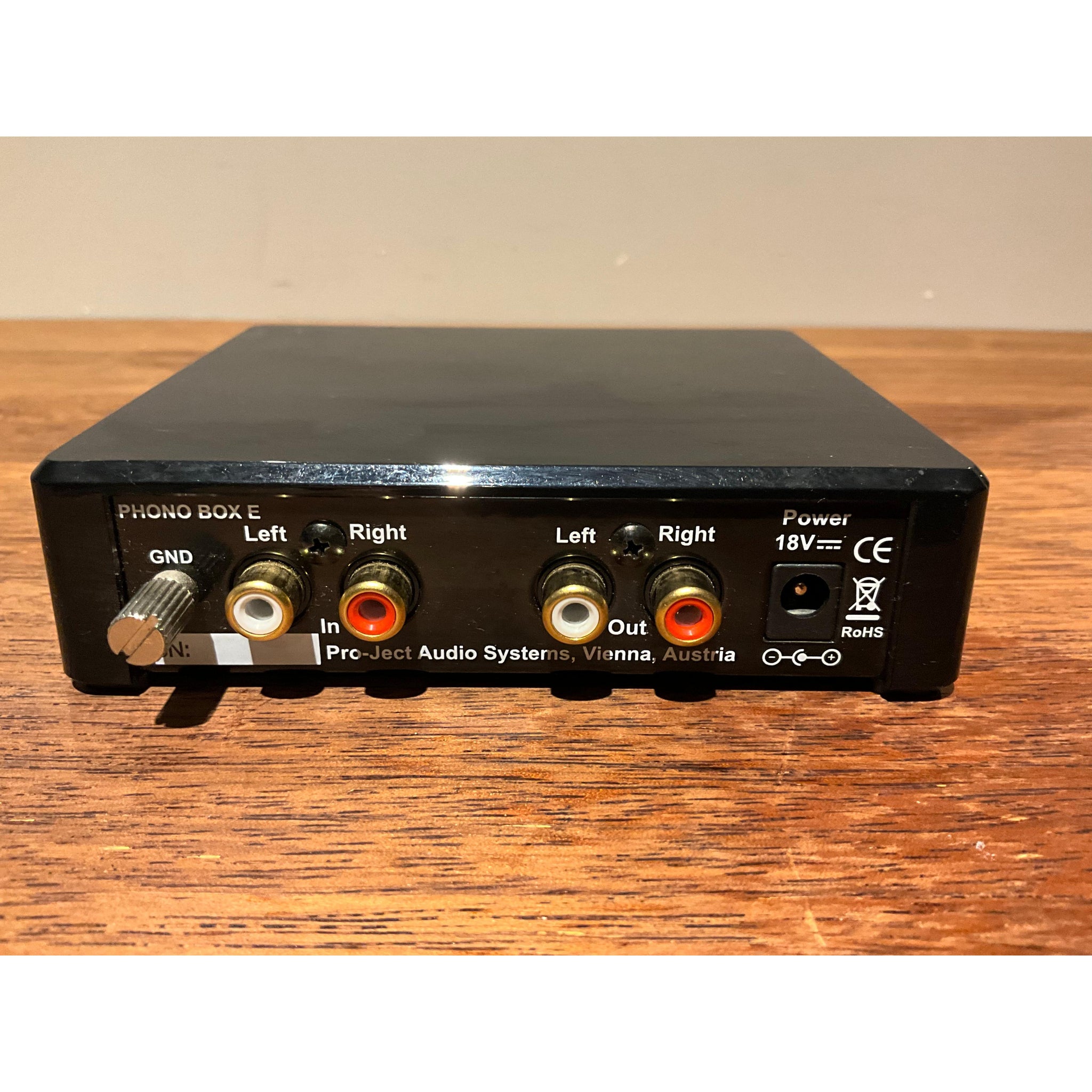 Pro Ject Audio Phono Box E, Black gloss phono pre amp stage, Pre Loved
