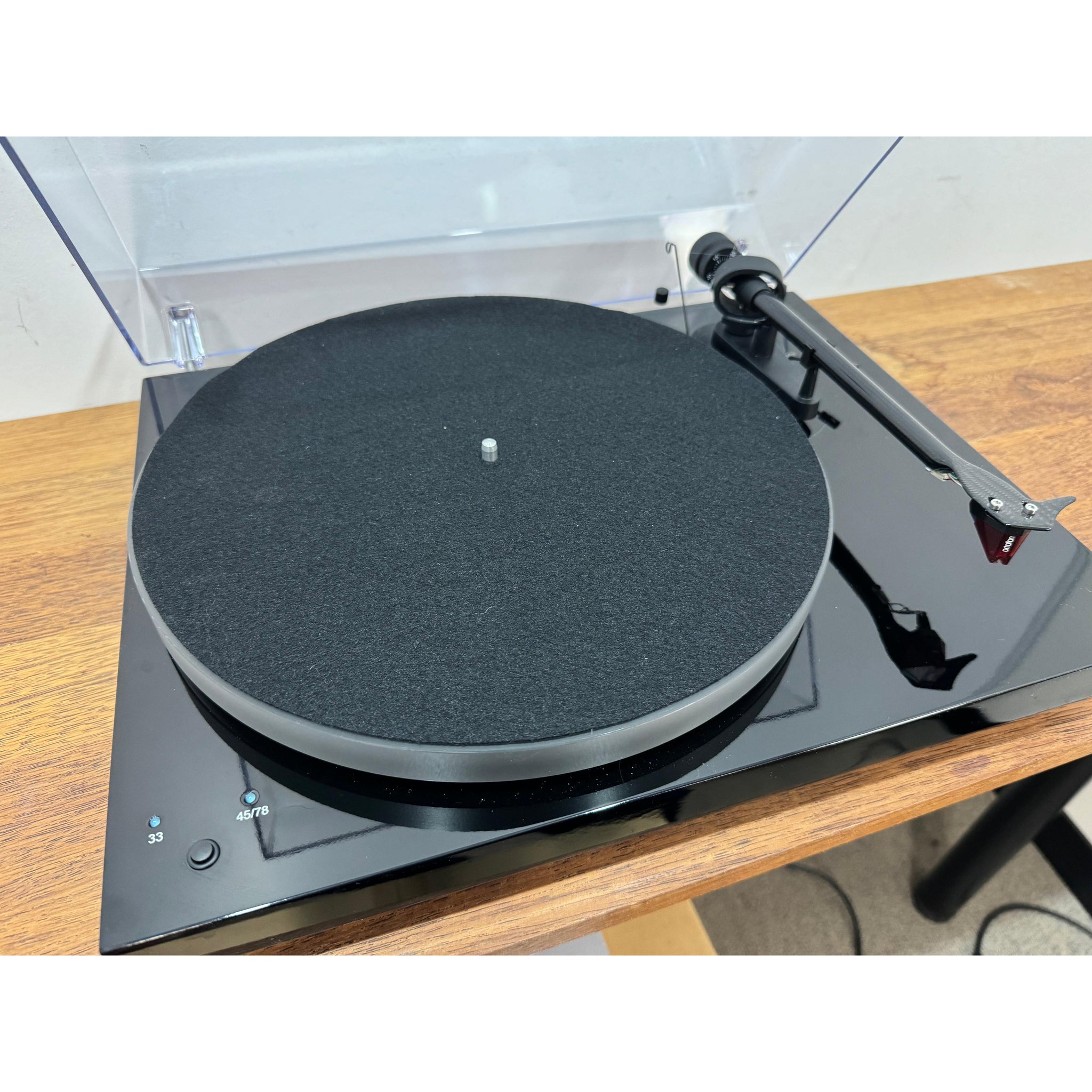 Pro-Ject Debut Carbon Esprit SB Turntable - Pre Loved