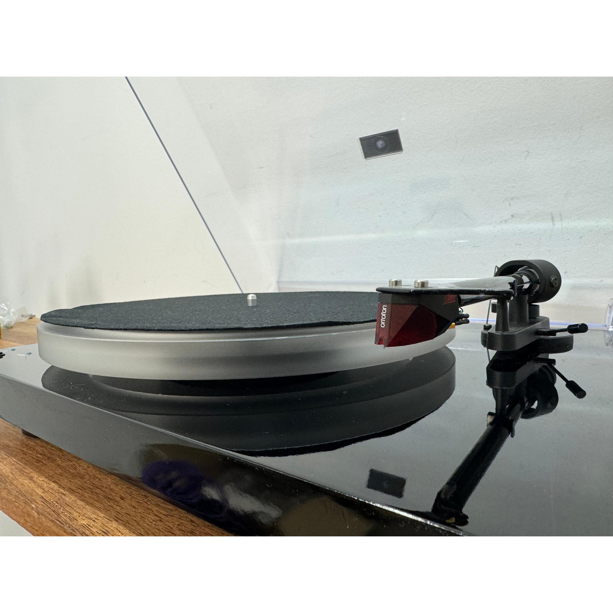 Pro-Ject Debut Carbon Esprit SB Turntable - Pre Loved