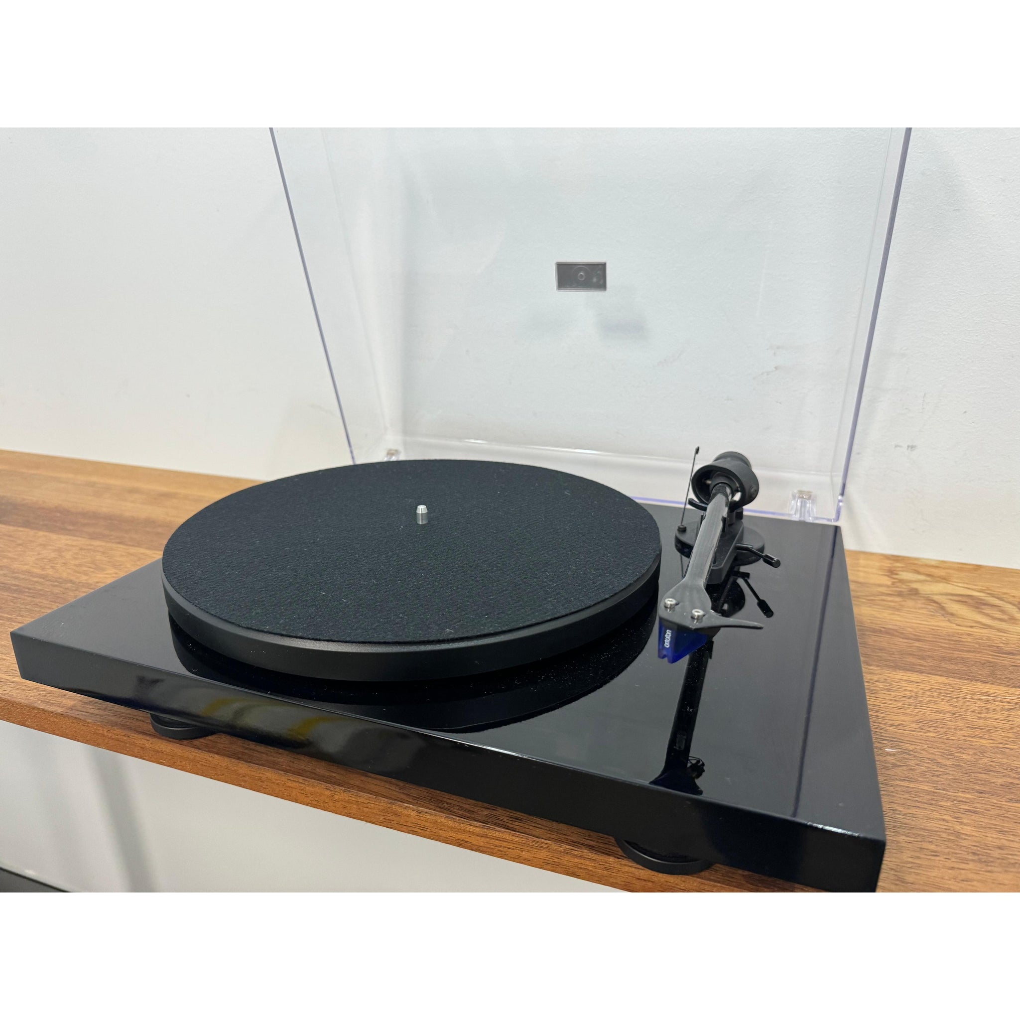 Pro-Ject Debut Carbon Evo with 2M Blue Cartridge - Pre Loved