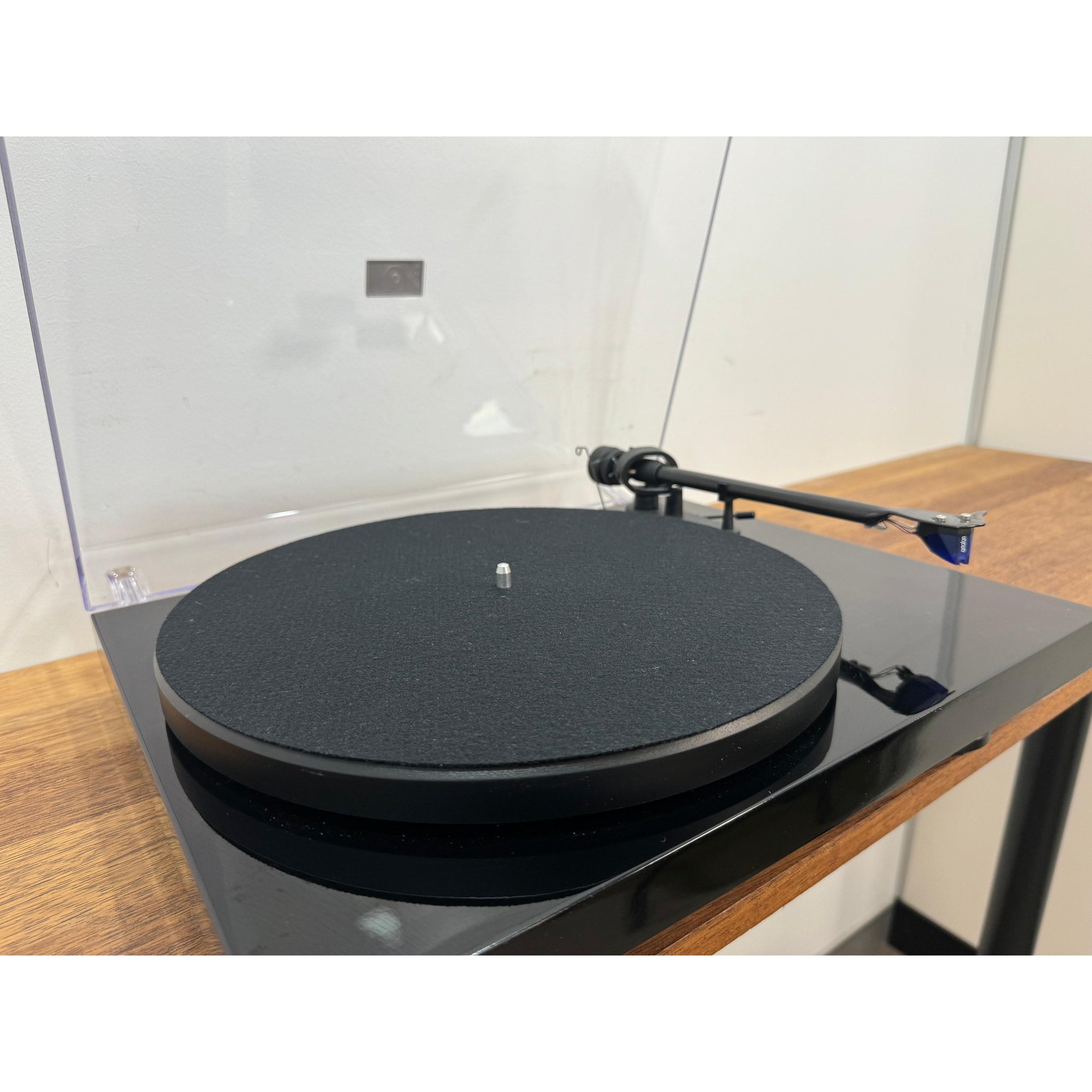 Pro-Ject Debut Carbon Evo with 2M Blue Cartridge - Pre Loved