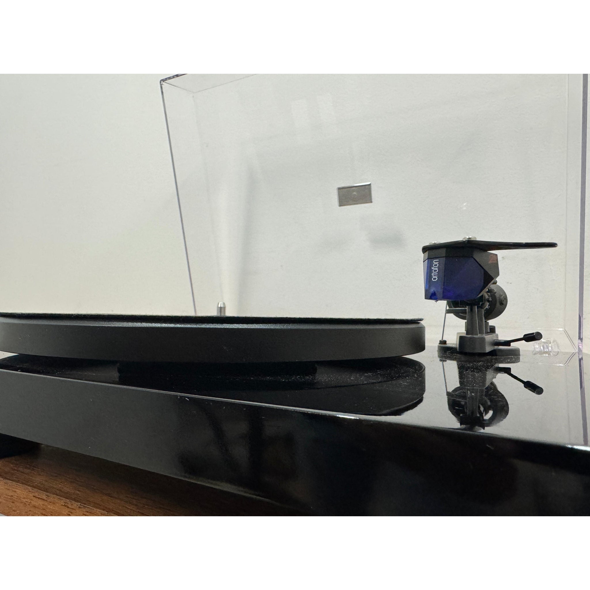 Pro-Ject Debut Carbon Evo with 2M Blue Cartridge - Pre Loved