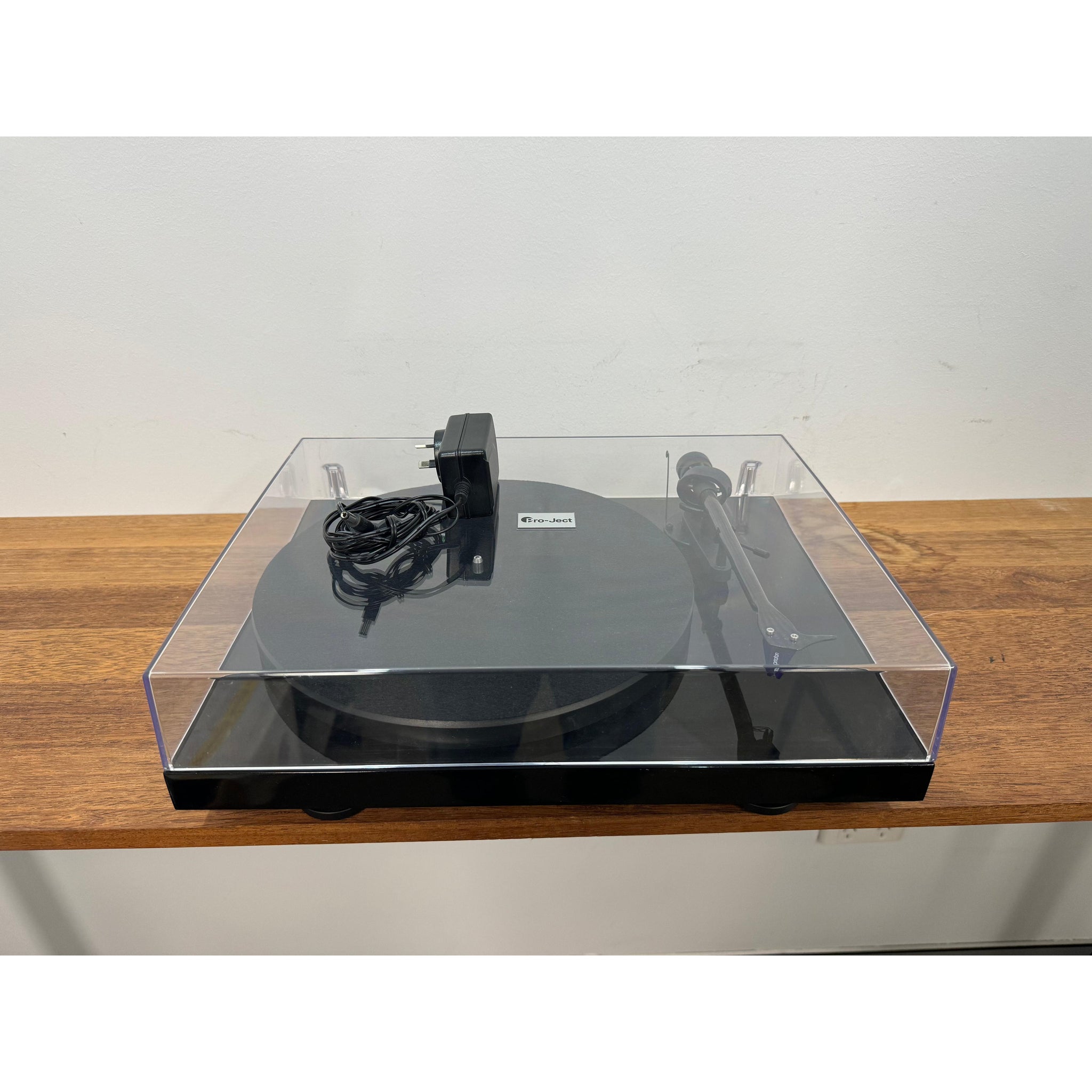 Pro-Ject Debut Carbon Evo with 2M Blue Cartridge - Pre Loved
