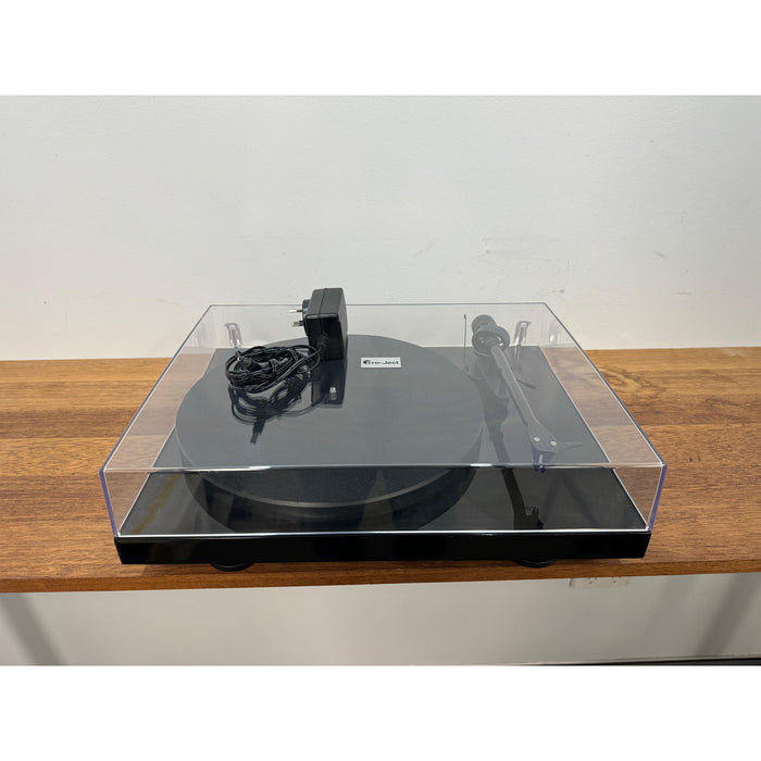 Pro-Ject Debut Carbon Evo with 2M Blue Cartridge - Pre Loved