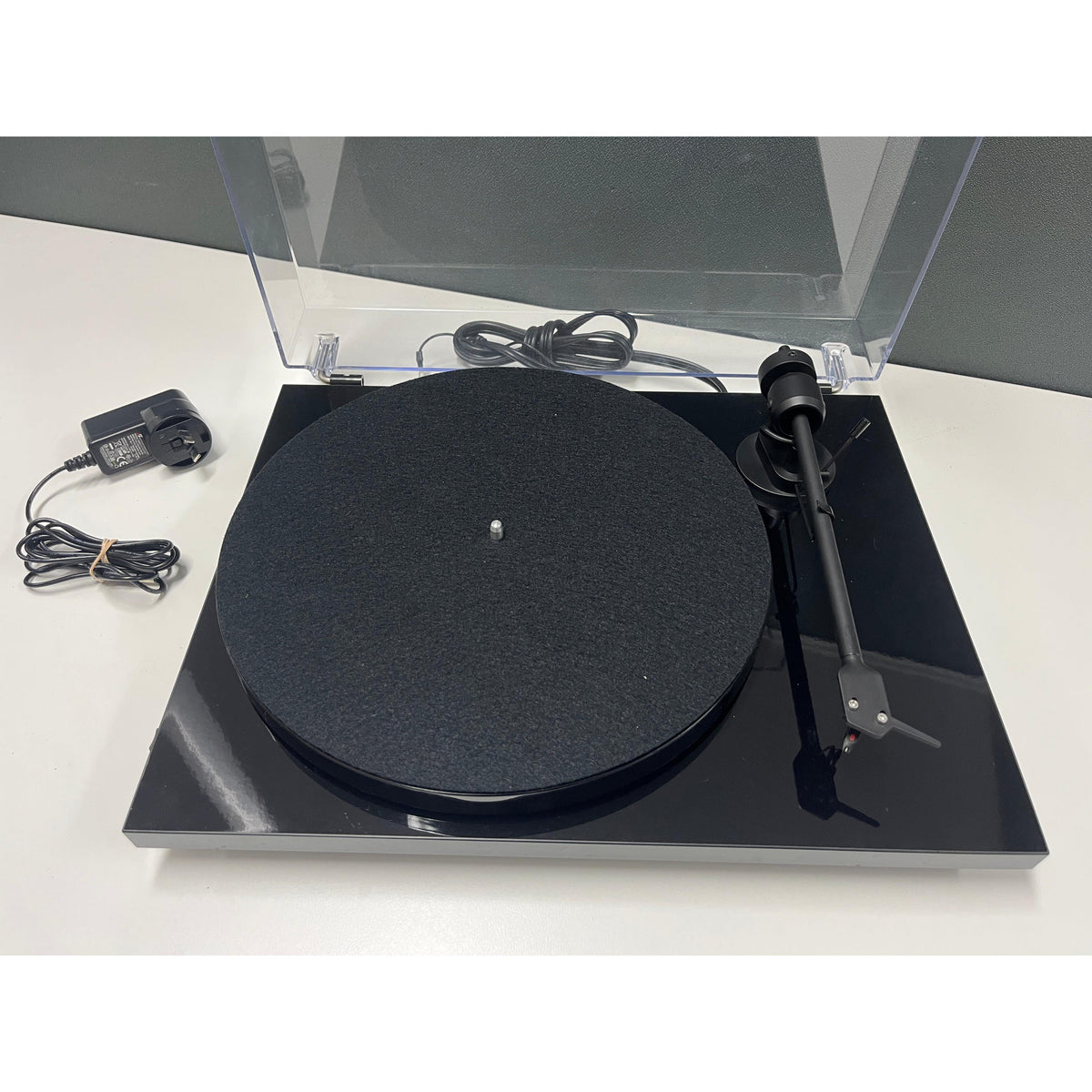 Pro-Ject RPM 1, Gloss Black, Pre loved