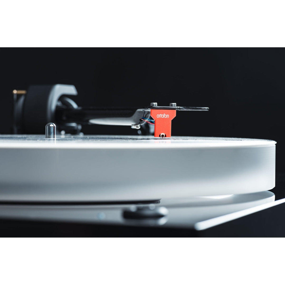 Pro-Ject - X2 B - Turntable (fitted with Ortofon Quintet Red) AUGUST PREORDER