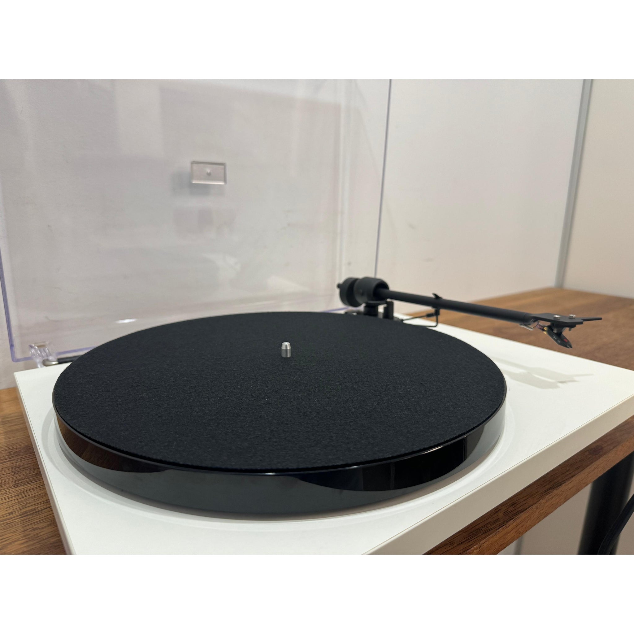 Pro-ject E1 turntable White- Pre Loved