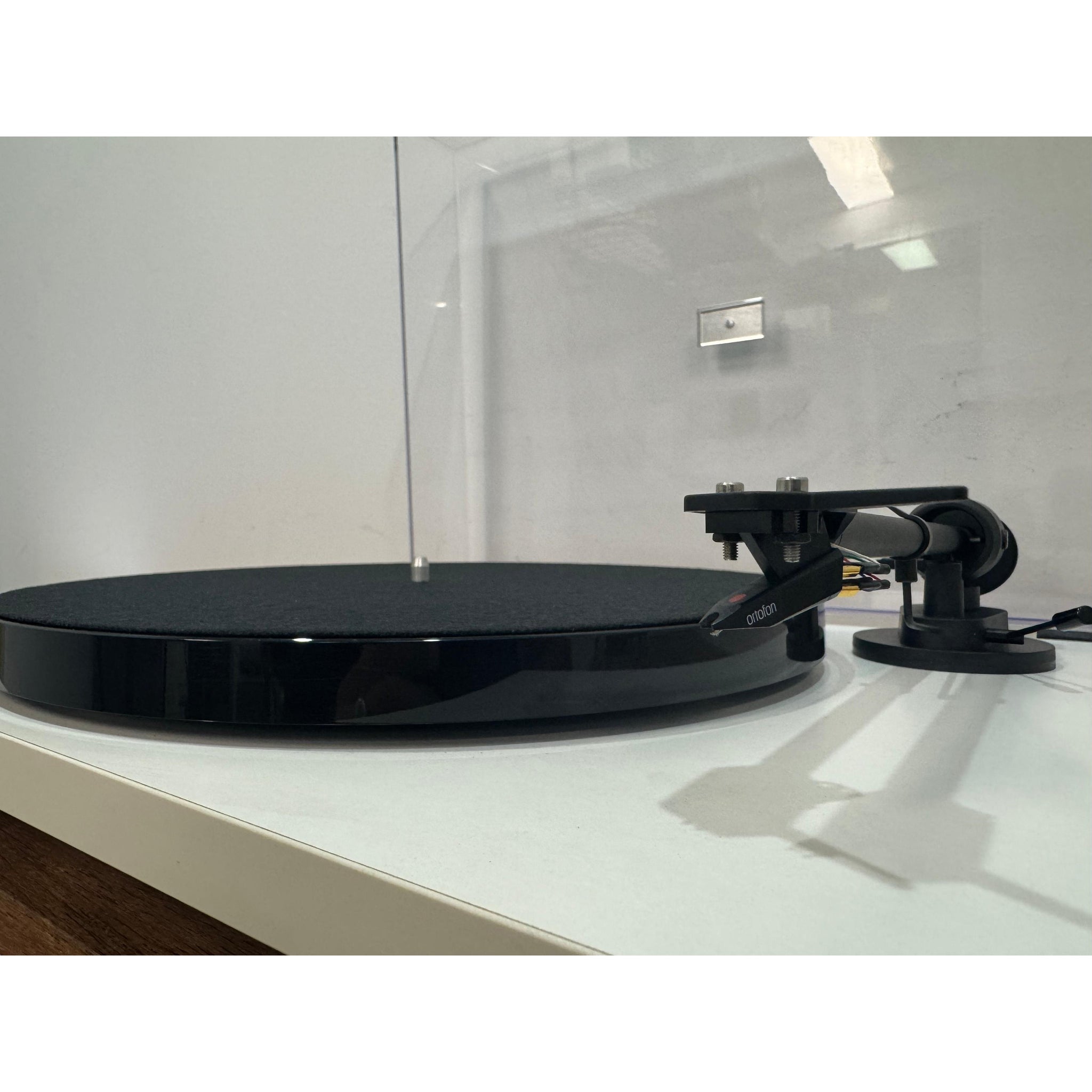 Pro-ject E1 turntable White- Pre Loved