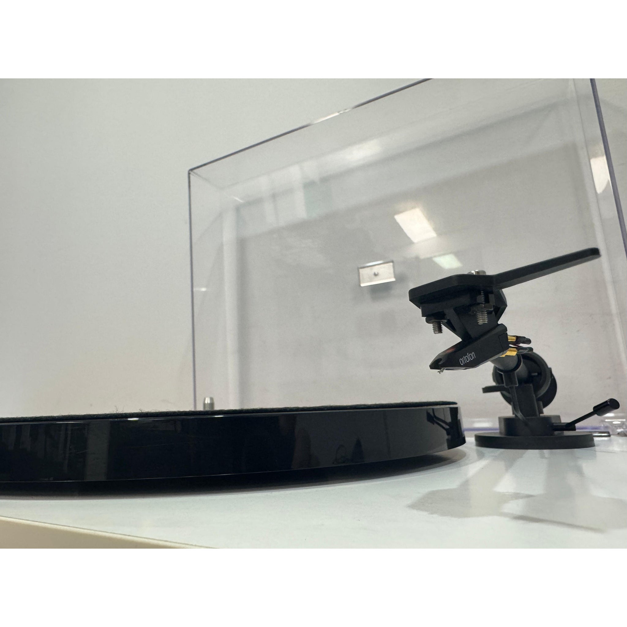 Pro-ject E1 turntable White- Pre Loved