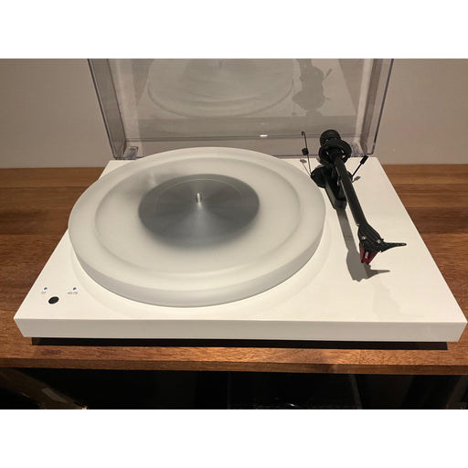 Product Debut Carbon Esprit Turntable with acrylic platter in satin white, pre loved